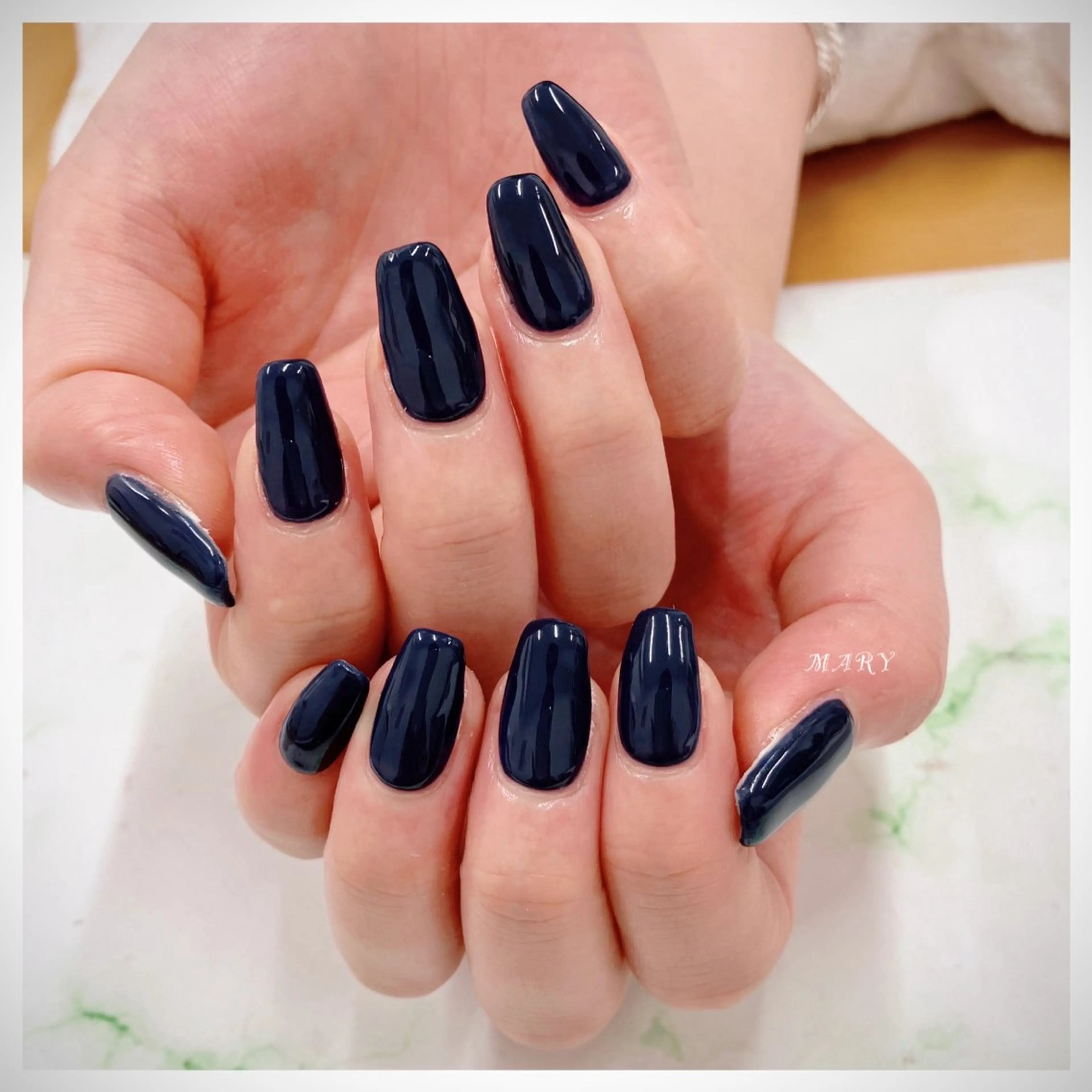 ネイル ネイビー ニュアンスネイル ワンカラーネイル シンプルネイル スクエアネイル ハンドネイル Mary nail所属・Mary nail .narumiのネイルデザイン
