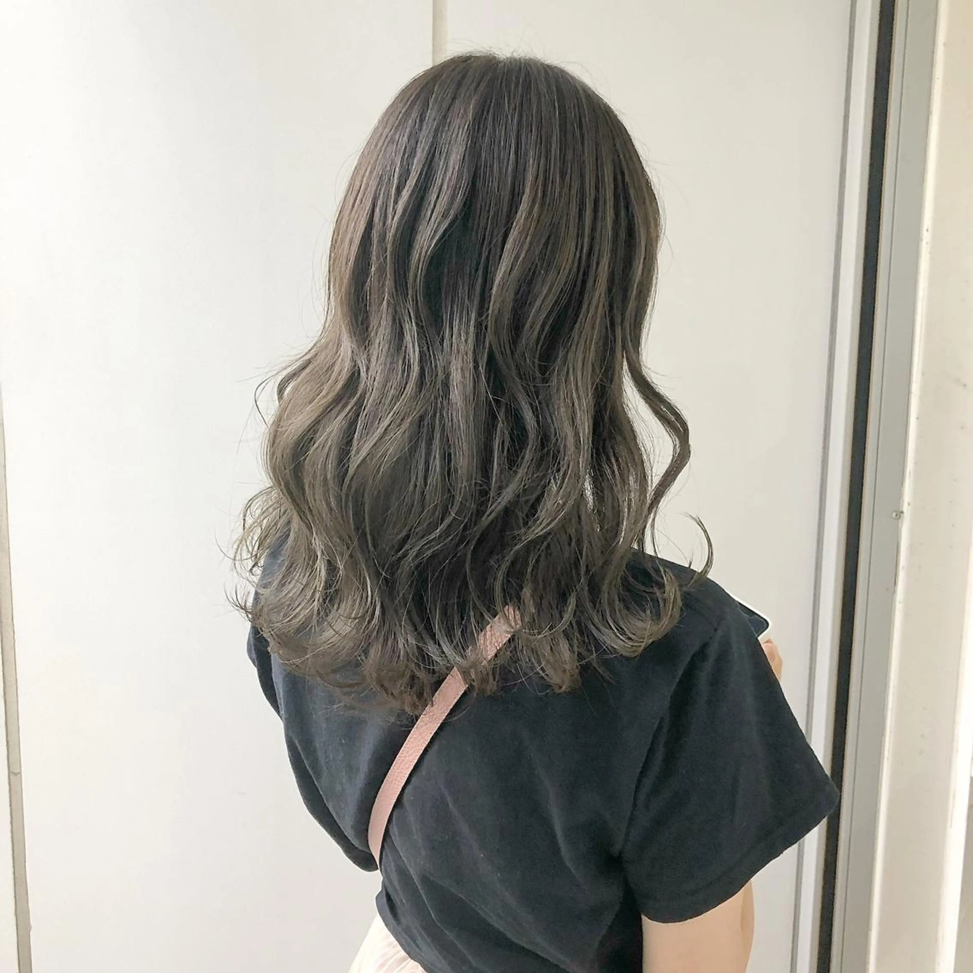 セミロング カラー ブルーカラー グレージュ オレンジ 榎園 由美のヘアスタイル