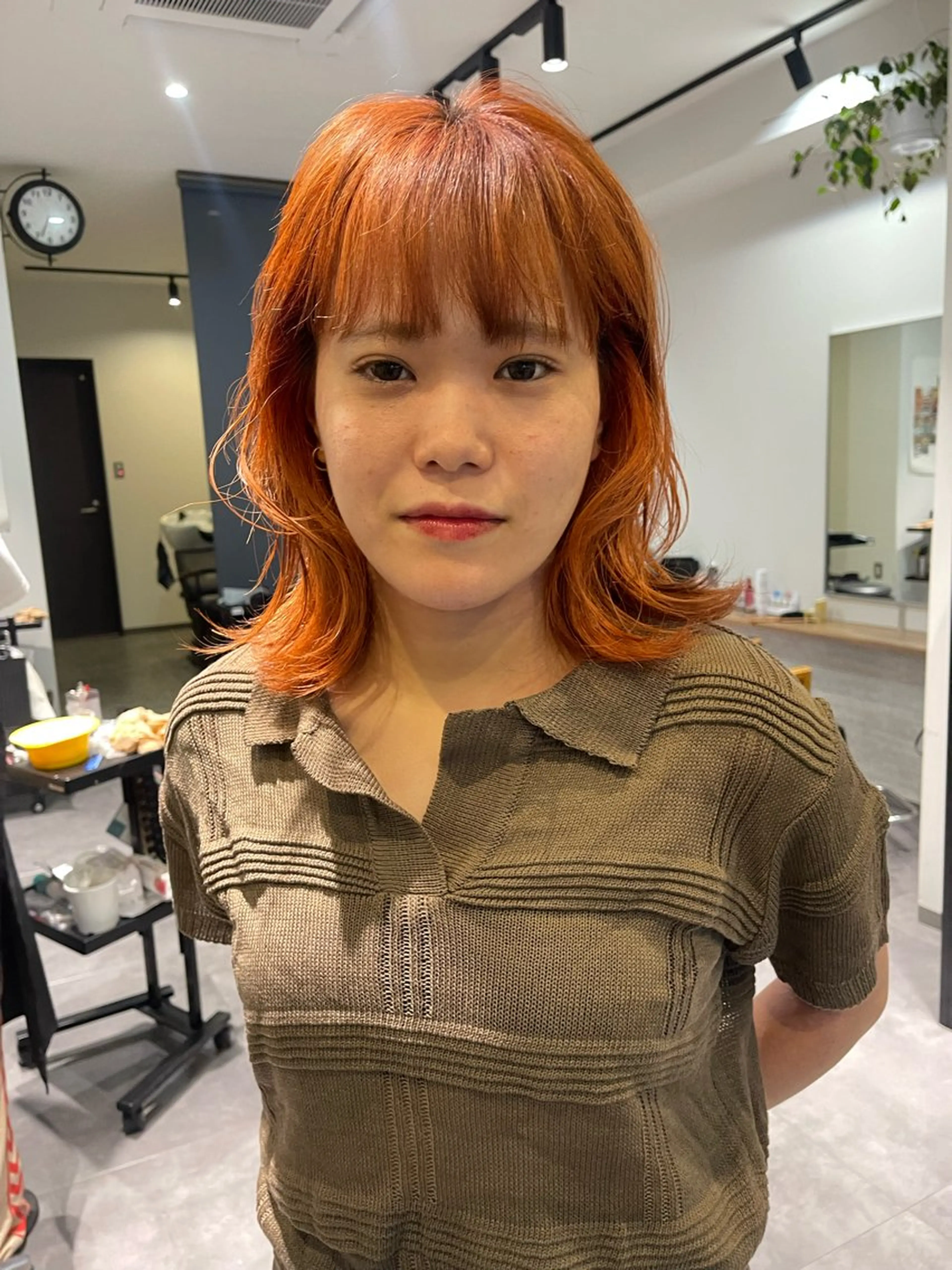 ミディアム カラー オレンジ アトム/ウルフ パーマ/レイヤーのヘアスタイル