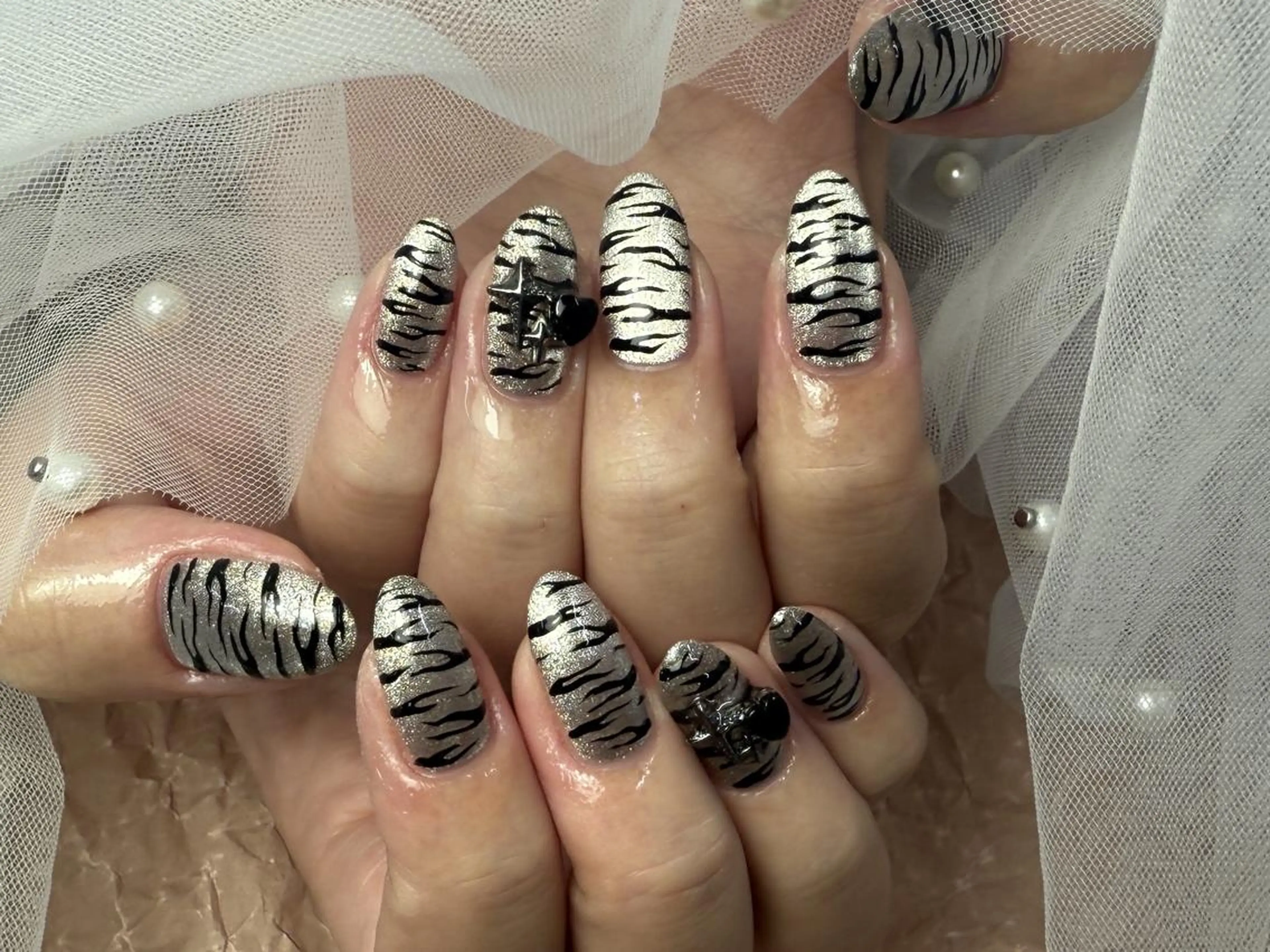 ネイル アニマル柄 シルバー ハンドネイル ToliyDeliy Nail Salonのネイルデザイン