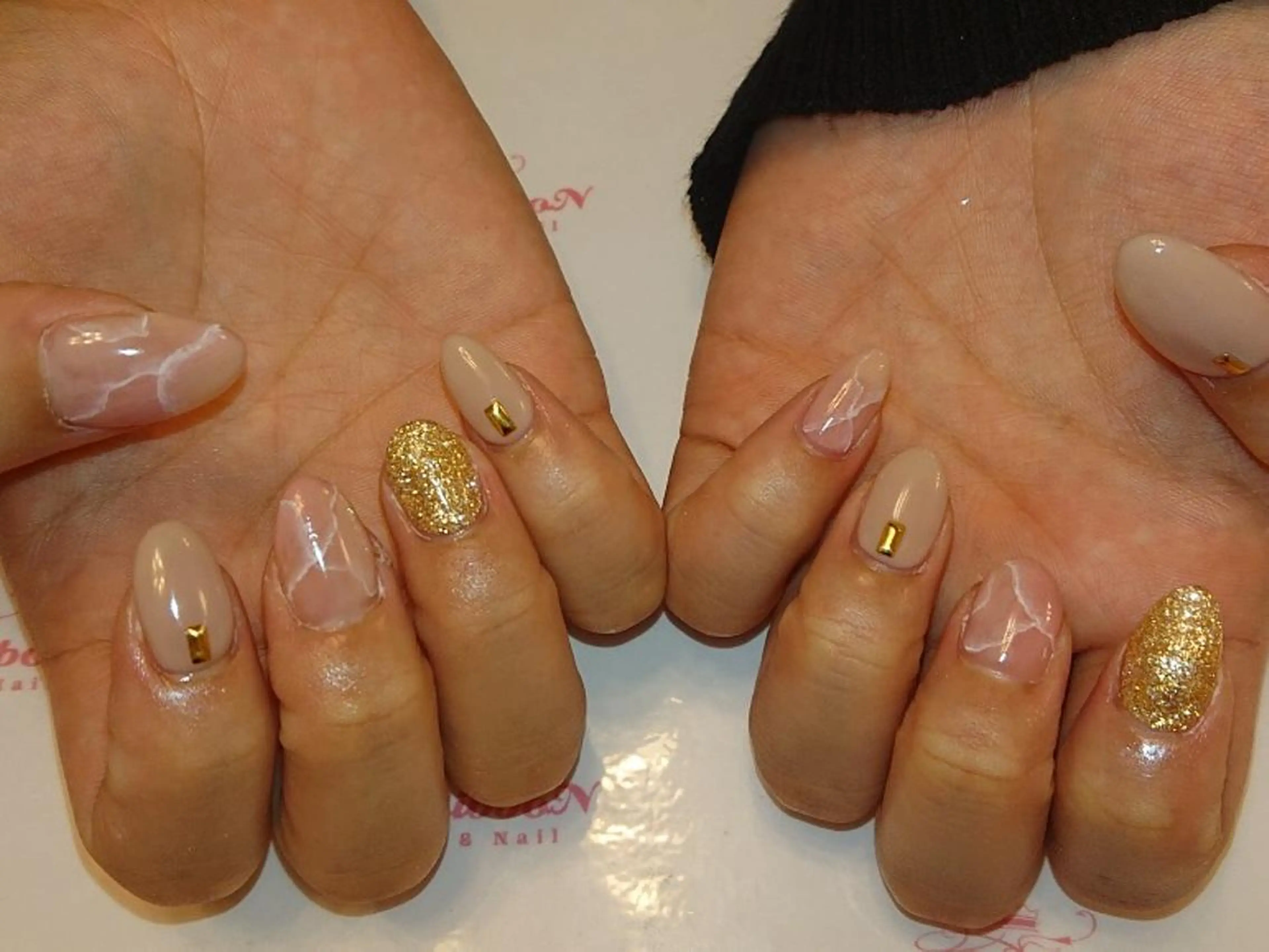 ネイル ネイルリボン 受付スタッフのネイルデザイン