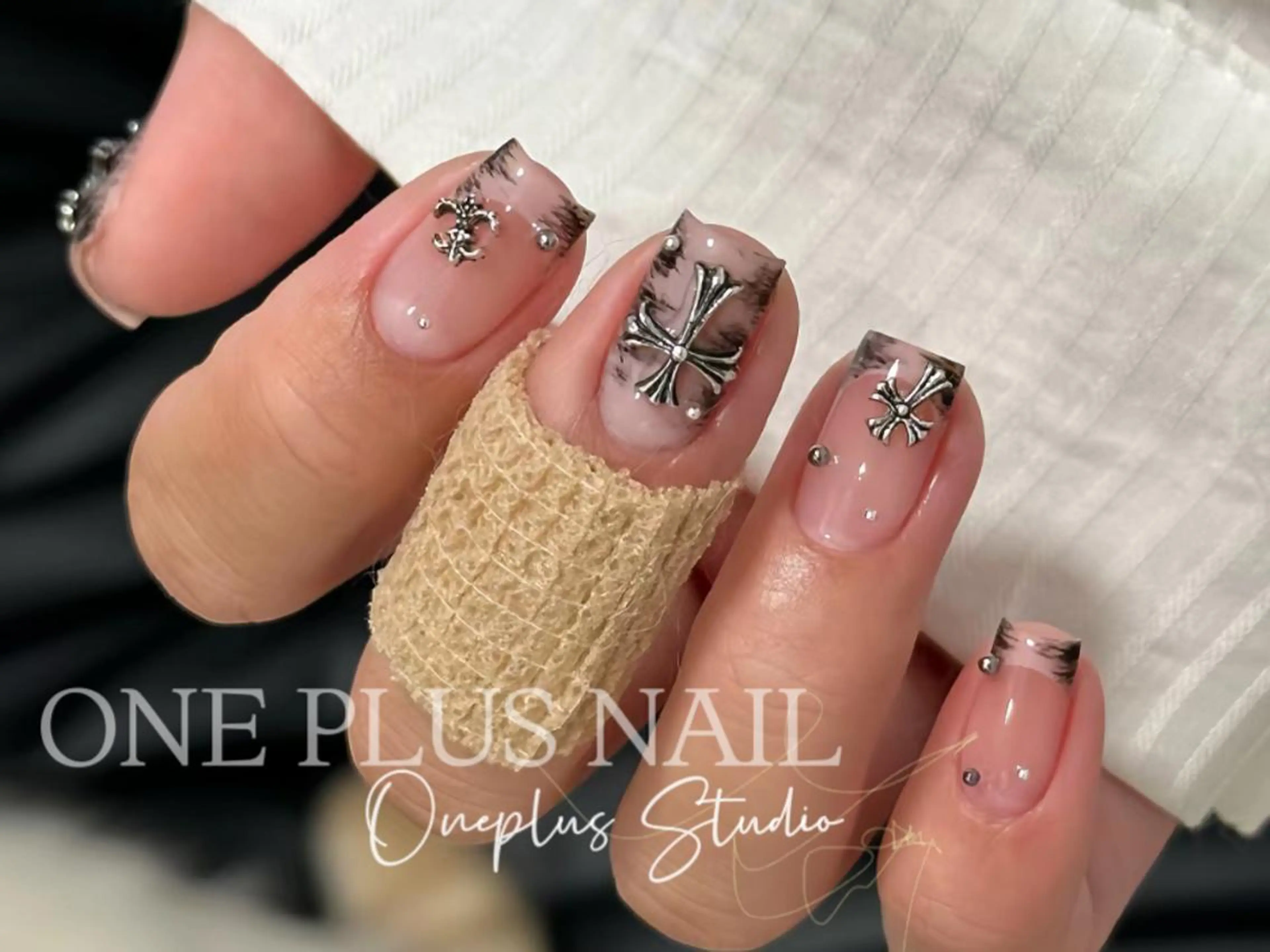 ネイル ジェルネイル キラキラネイル 韓国ネイル ラメ(グリッター) マグネットネイル One plus StudioNailのネイルデザイン