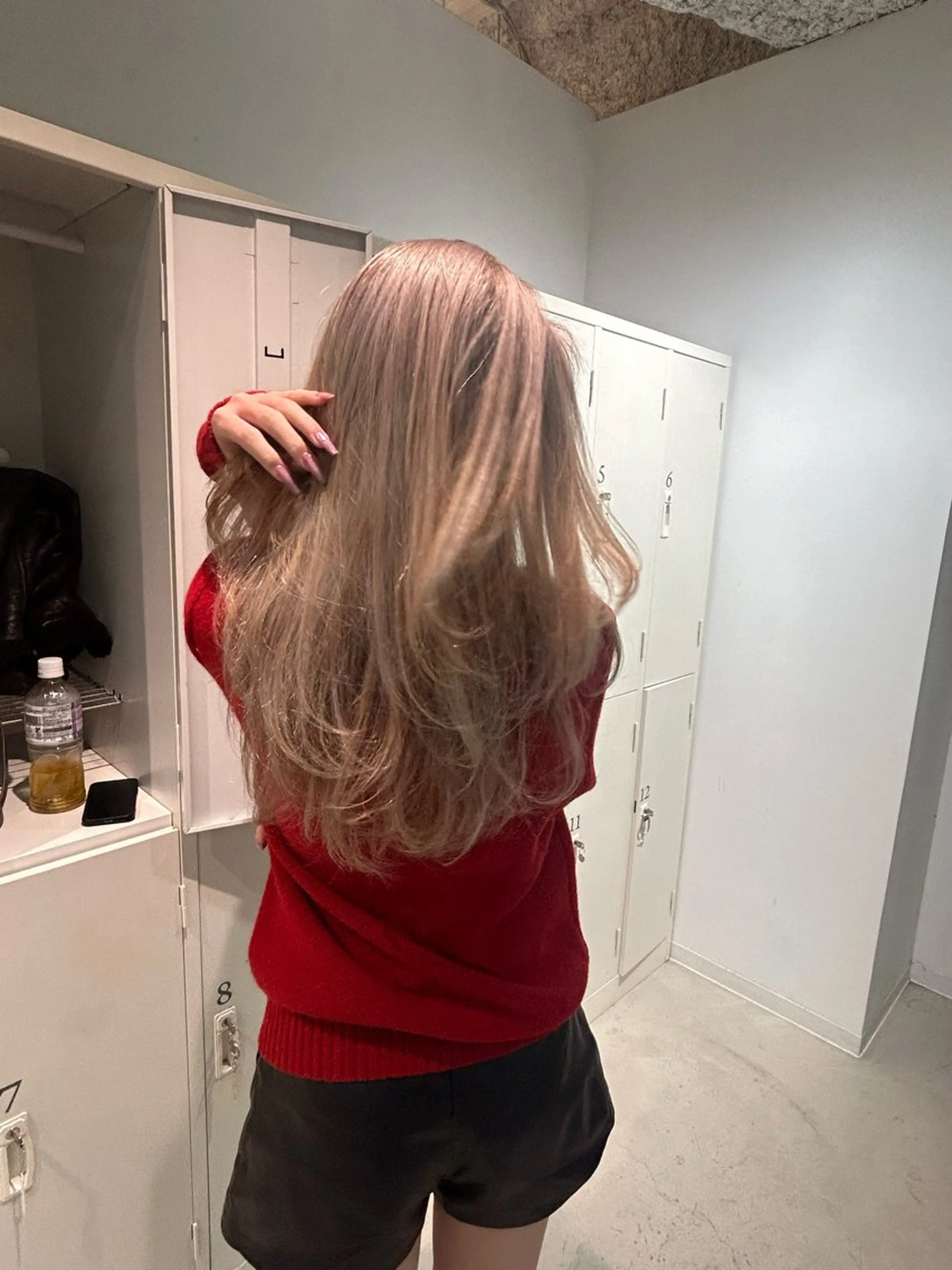 ロング カラー ハイトーンカラー レイヤーカット EIGHT mana 海外グレージュ🥥のヘアスタイル