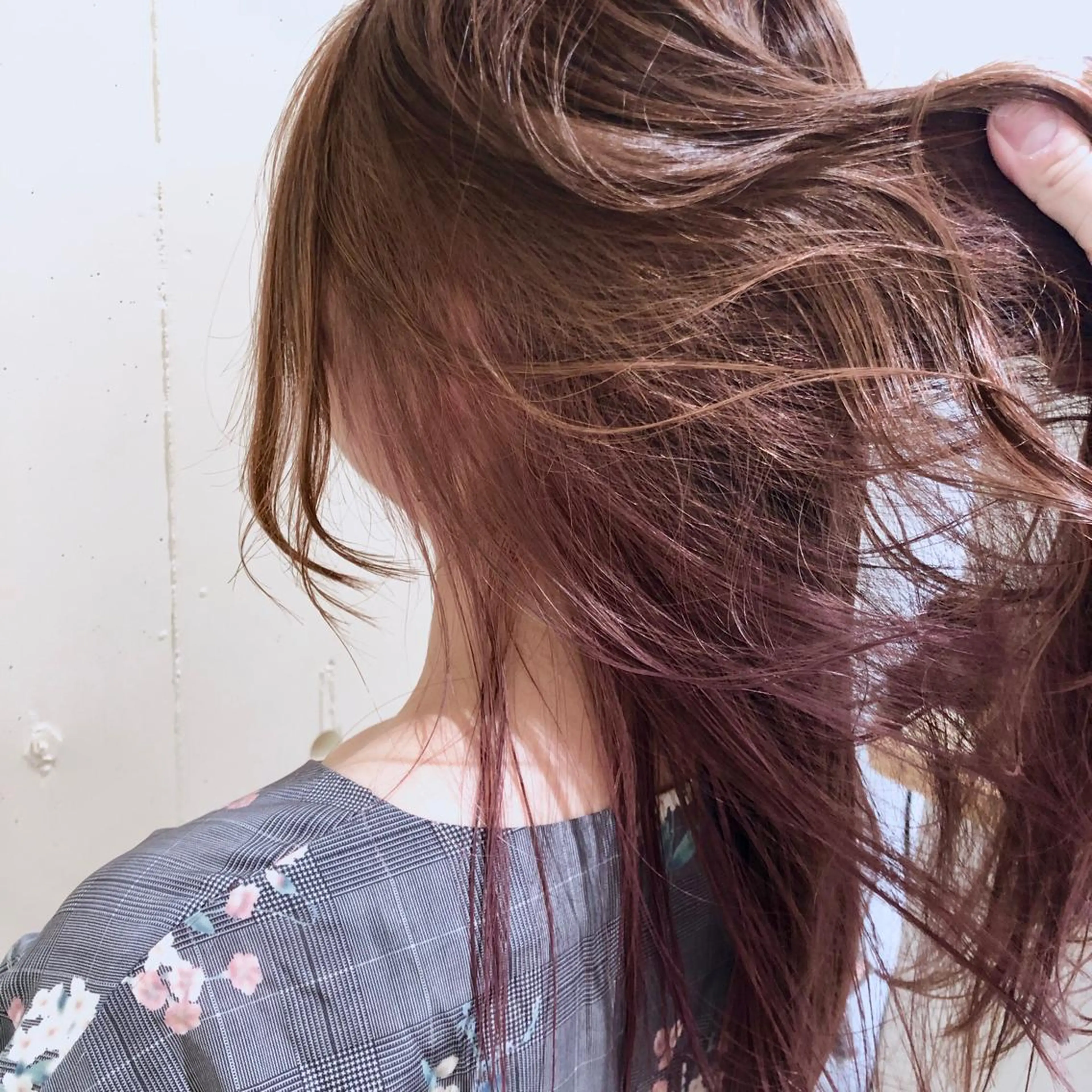 セミロング カラー パーマ ヘアアレンジ ブリーチ グラデーションカラー ハイライトカラー インナーカラー ラベンダーカラー 【ツヤ髪美容師】 ツダケイスケのヘアスタイル