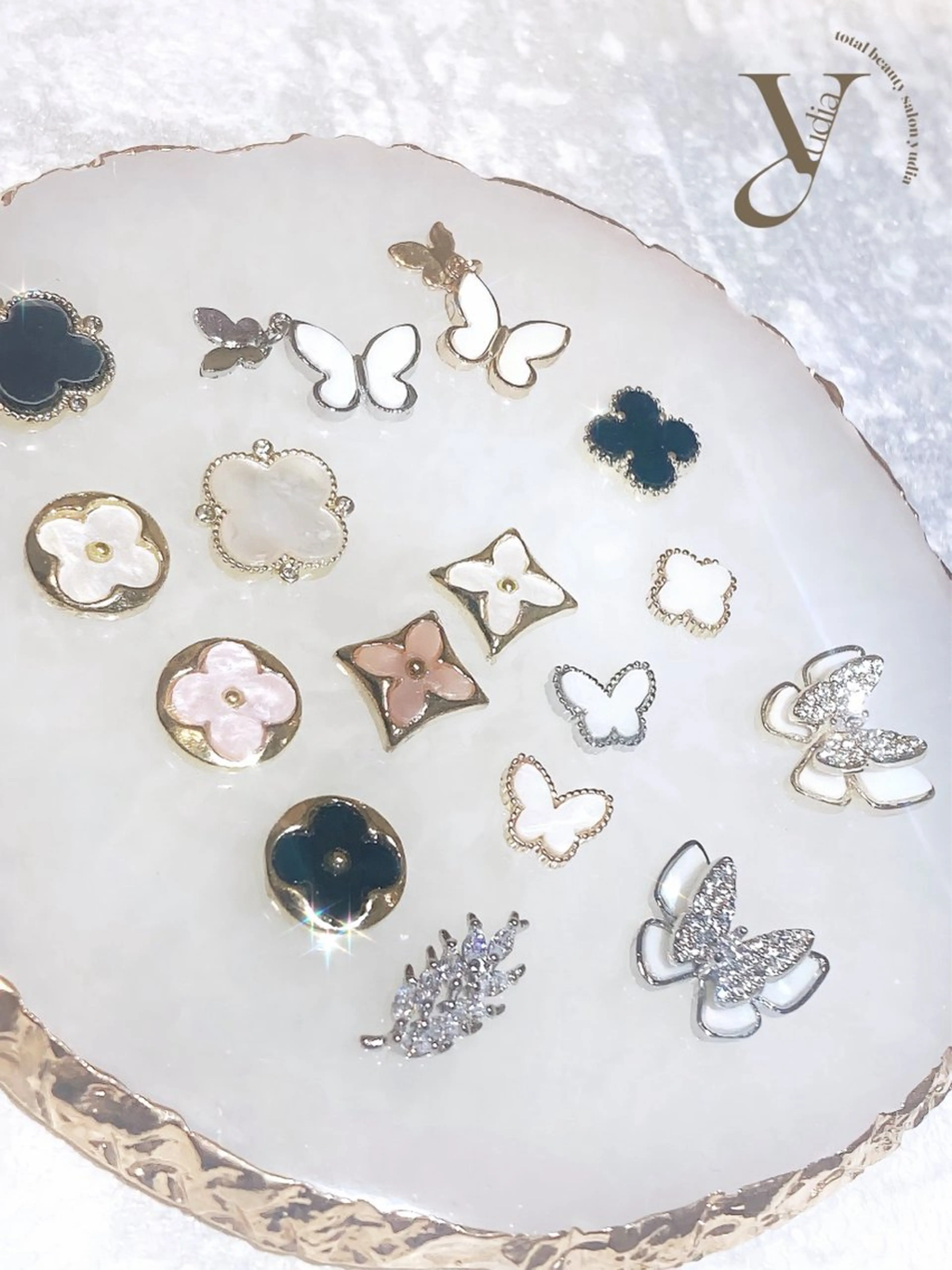 ネイル オーロラネイル 成人式 フットネイル 韓国ネイル ロングネイル ハンドネイル Yudia🦋 azuのネイルデザイン