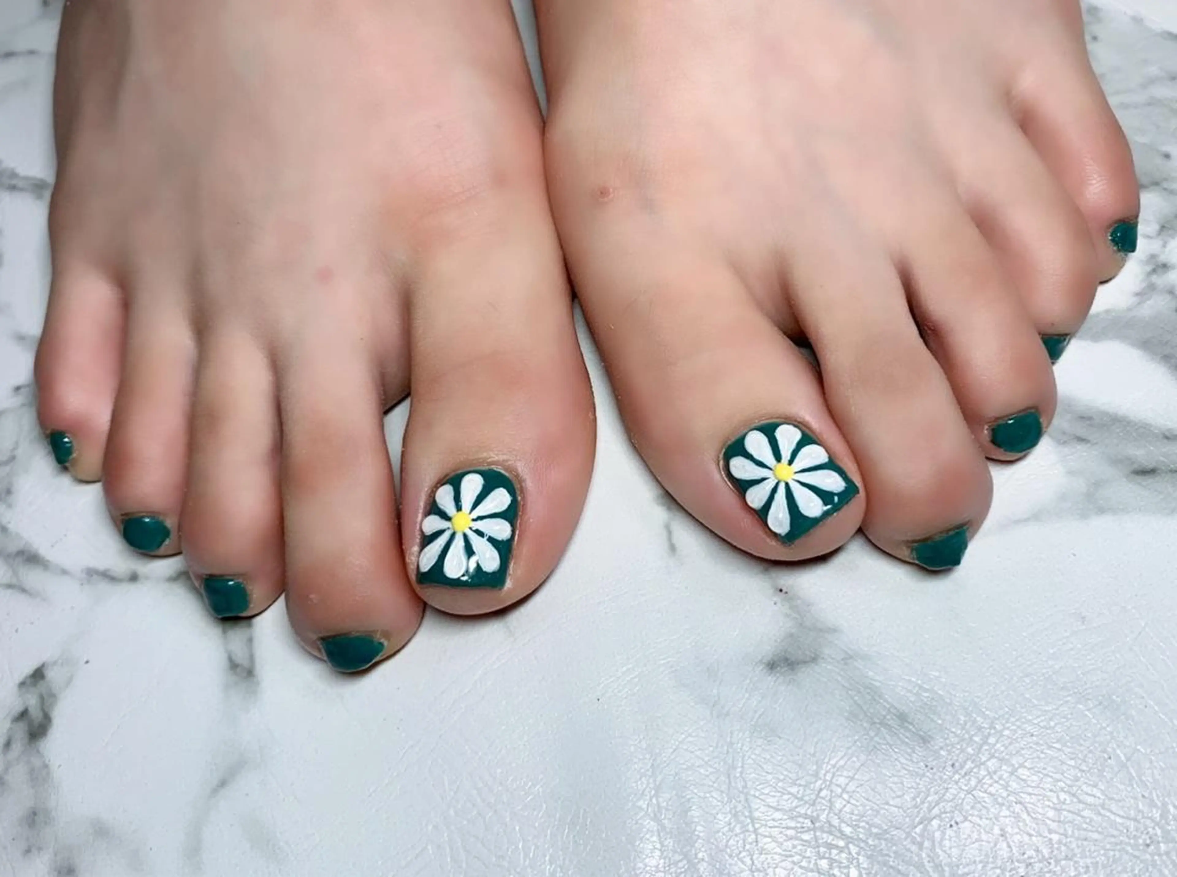 ネイル アニマル柄 アートネイル フットネイル ニュアンスネイル ぷっくりネイル フットネイル x.1.0.nail ♡Cのネイルデザイン