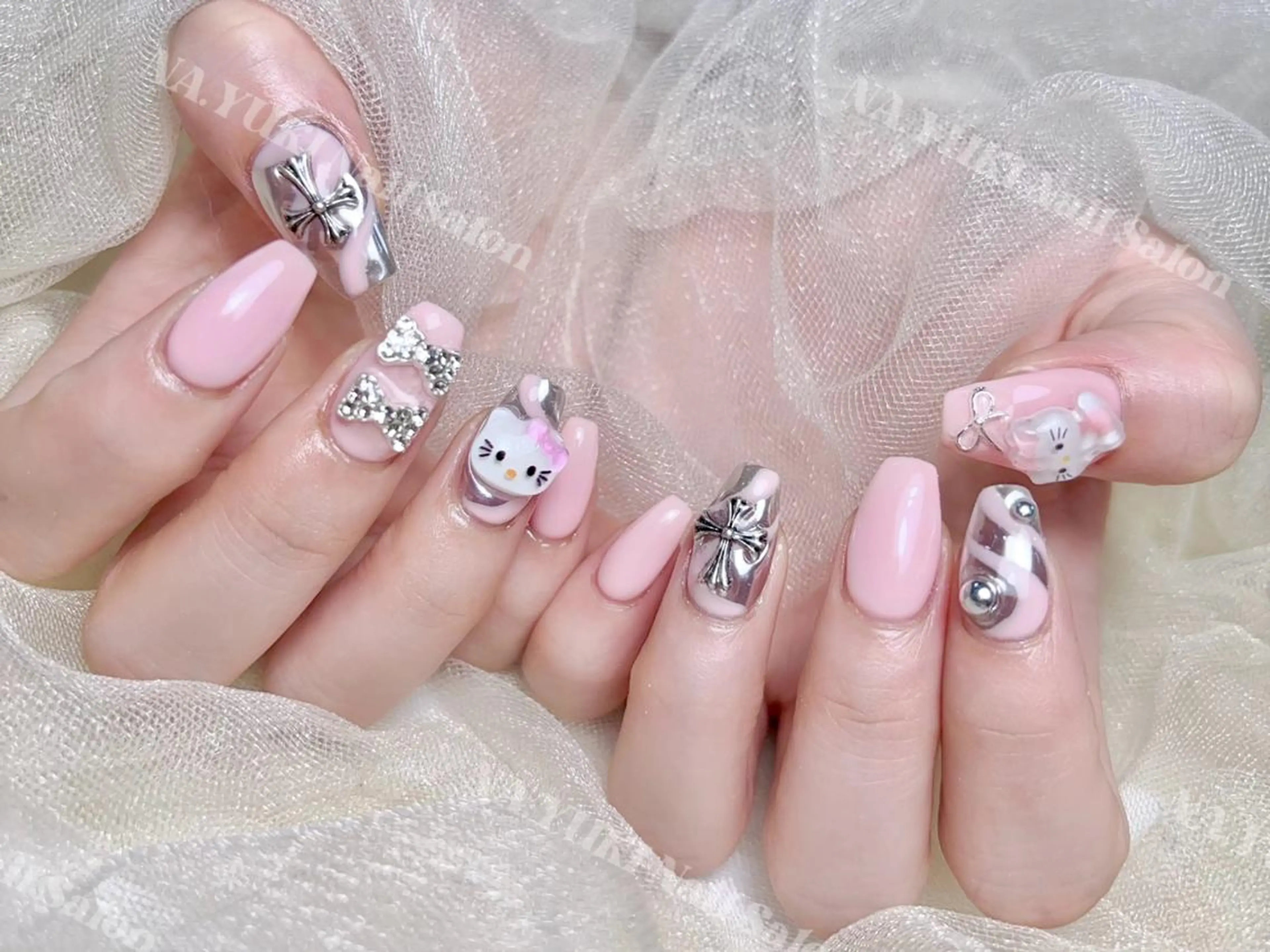 ネイル Queenie 🦋のネイルデザイン