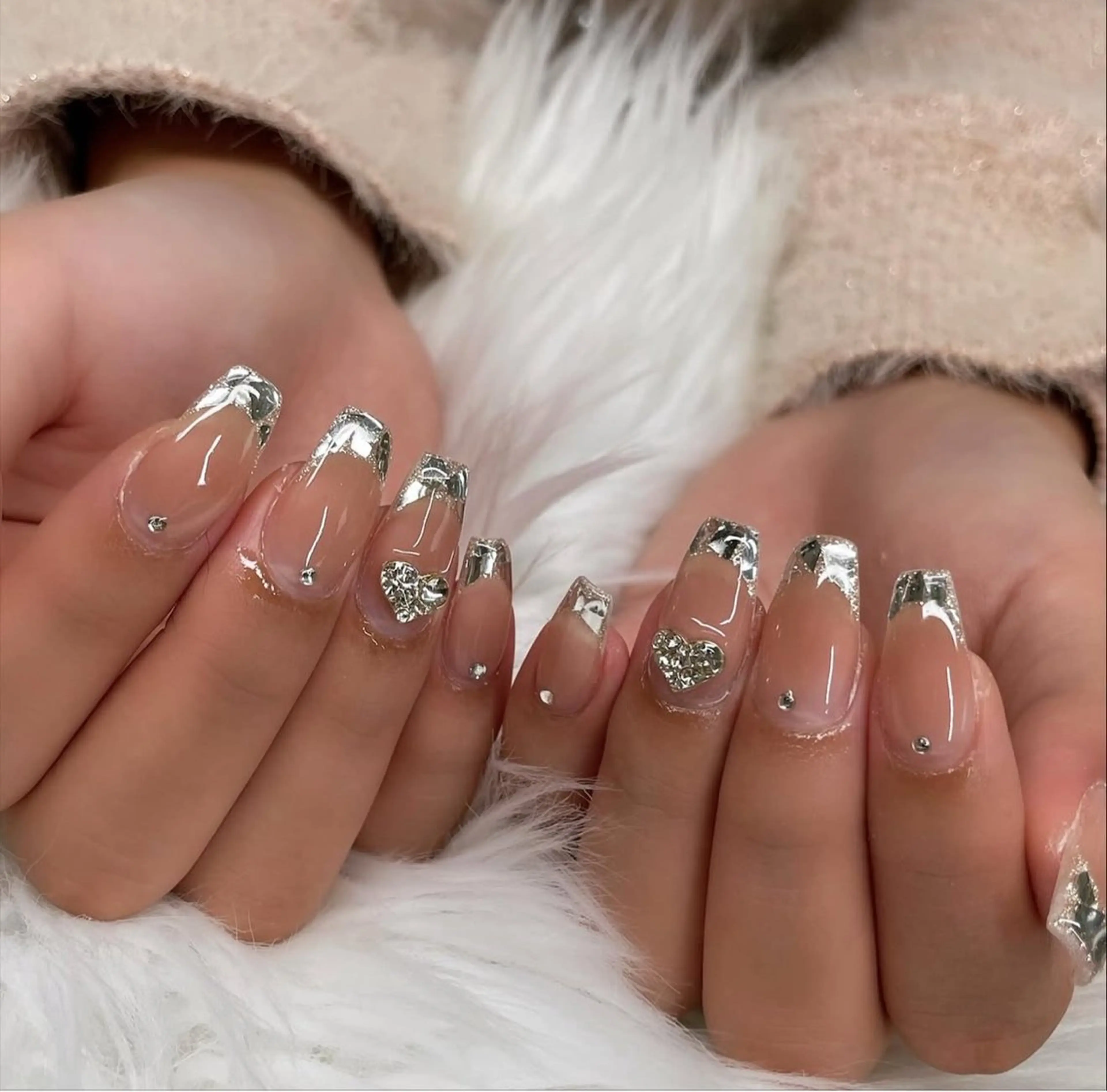 ネイル アニマル柄 オーロラネイル チークネイル フラッシュネイル ジェルネイル Lyna 池袋のネイルデザイン