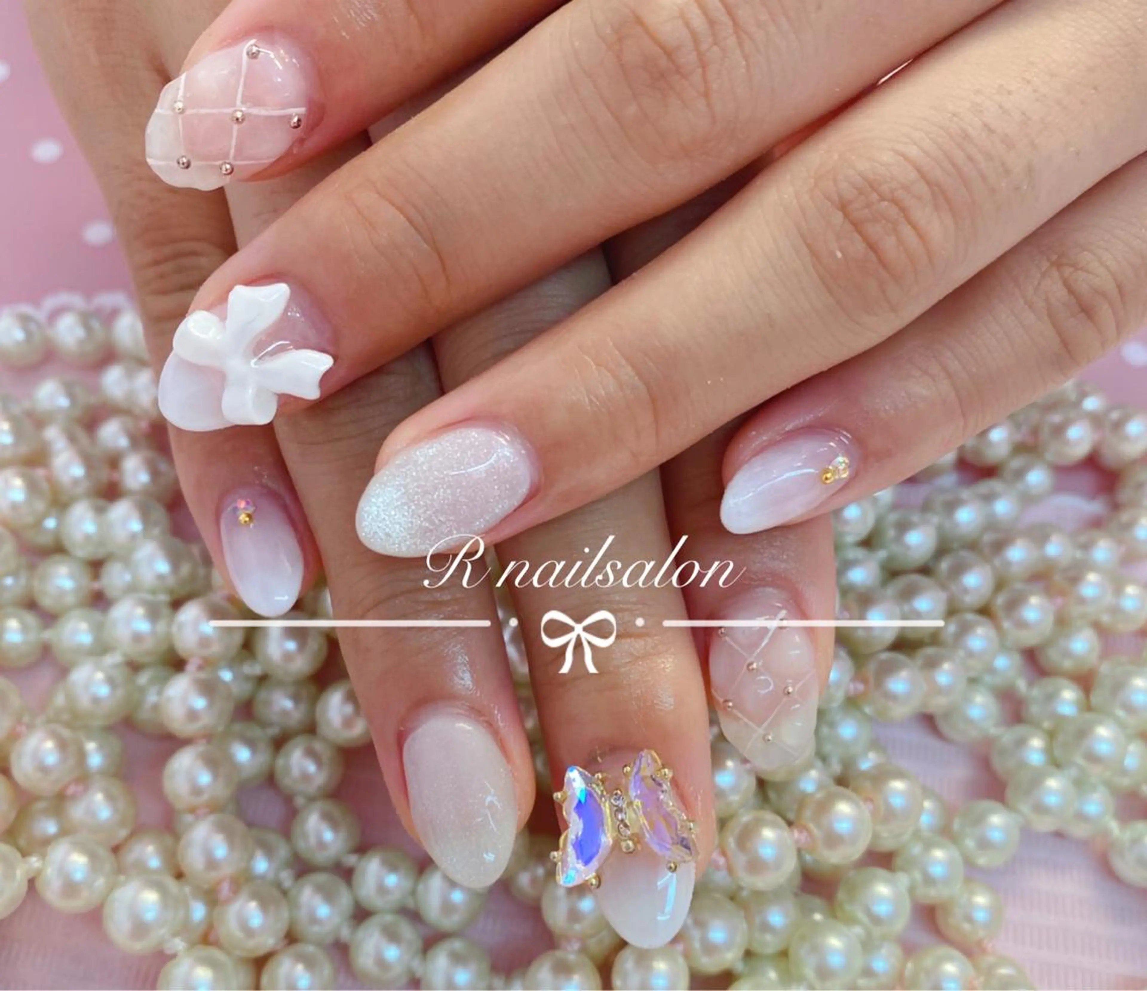 ミディアム R NAILSALONのネイルデザイン