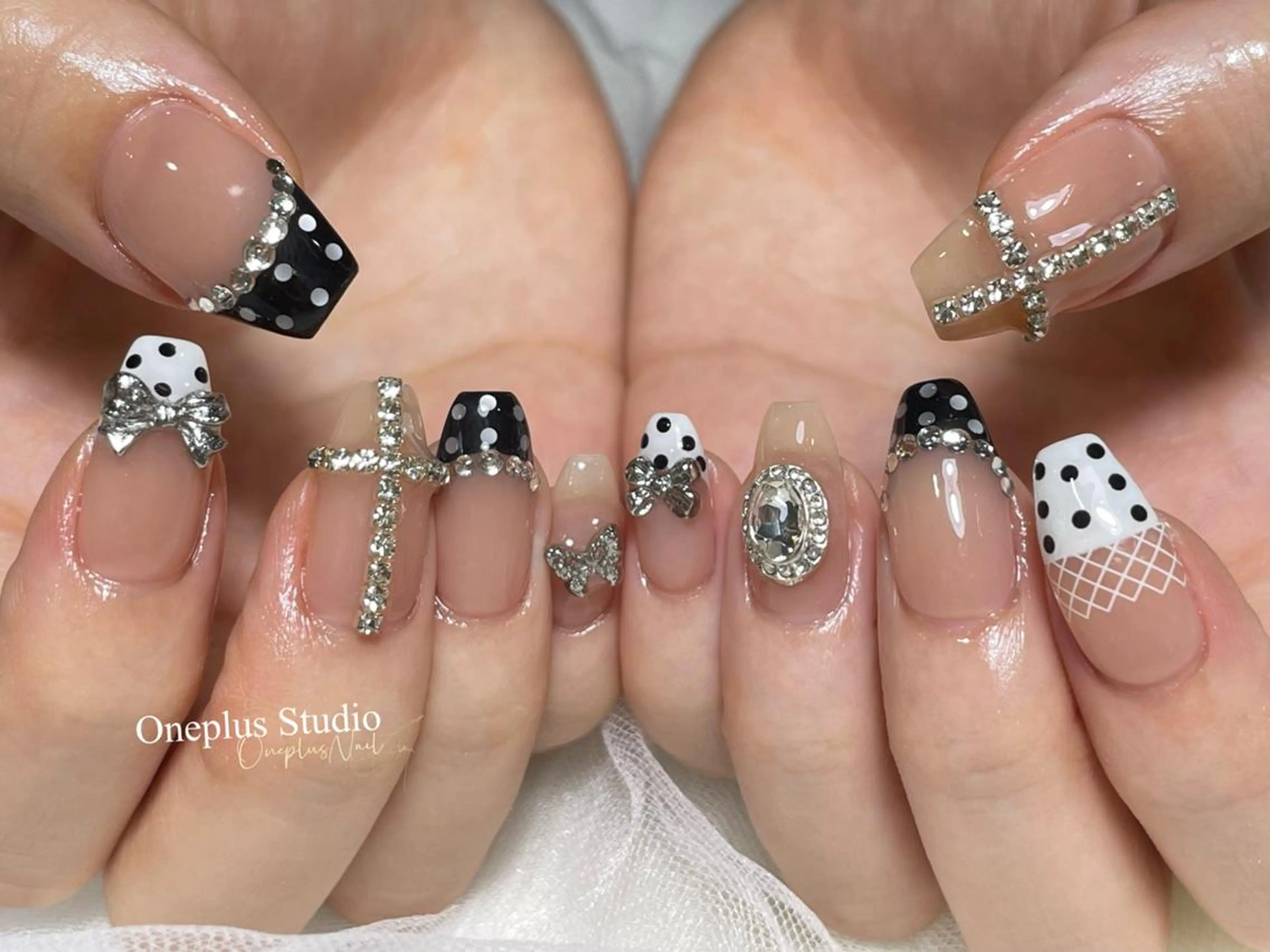 ネイル アートネイル オーロラネイル ガーリー キラキラネイル 韓国ネイル haruka 🧸のネイルデザイン