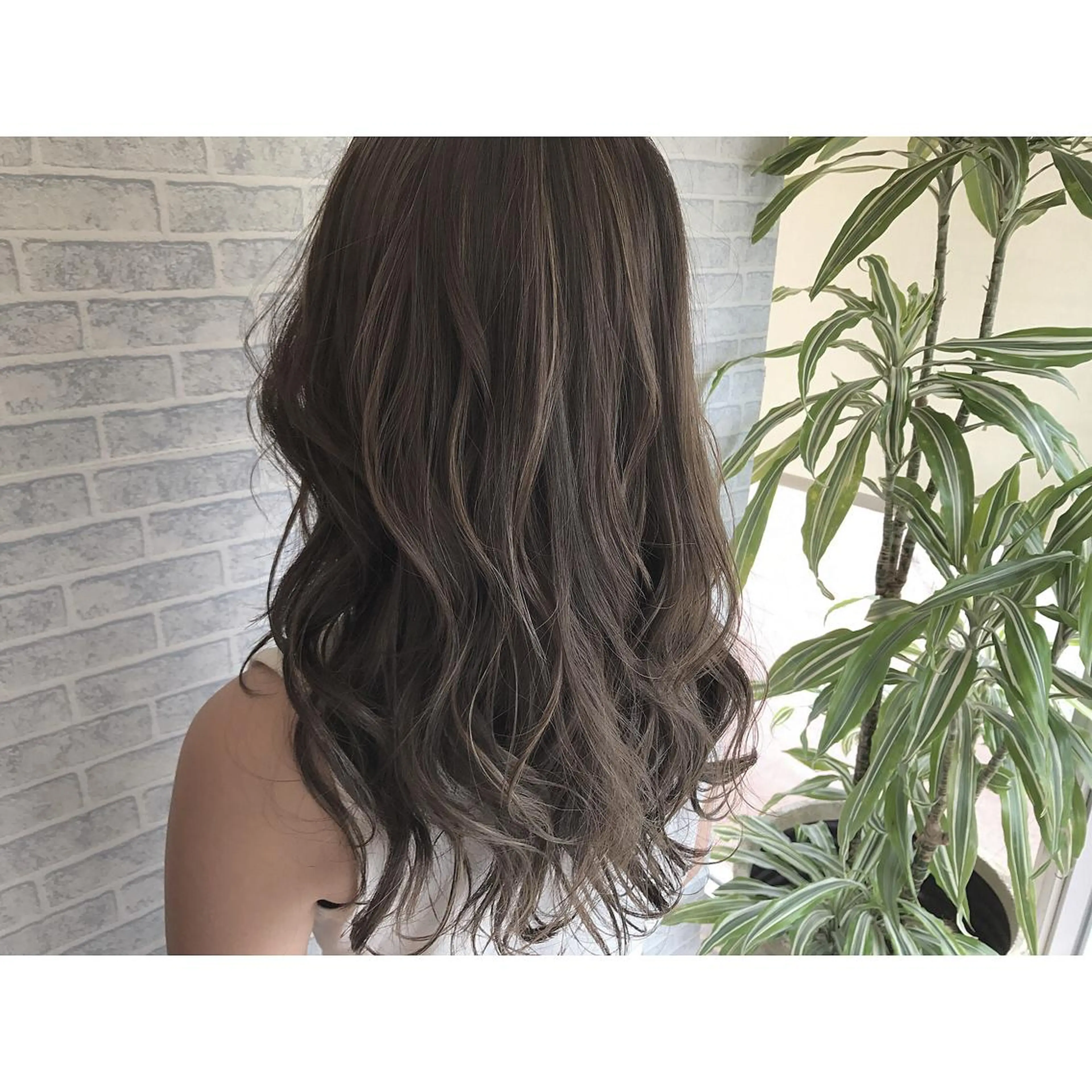 セミロング カラー アディクシーカラー ハイライトカラー ハイライト 荒木 拓也のヘアスタイル