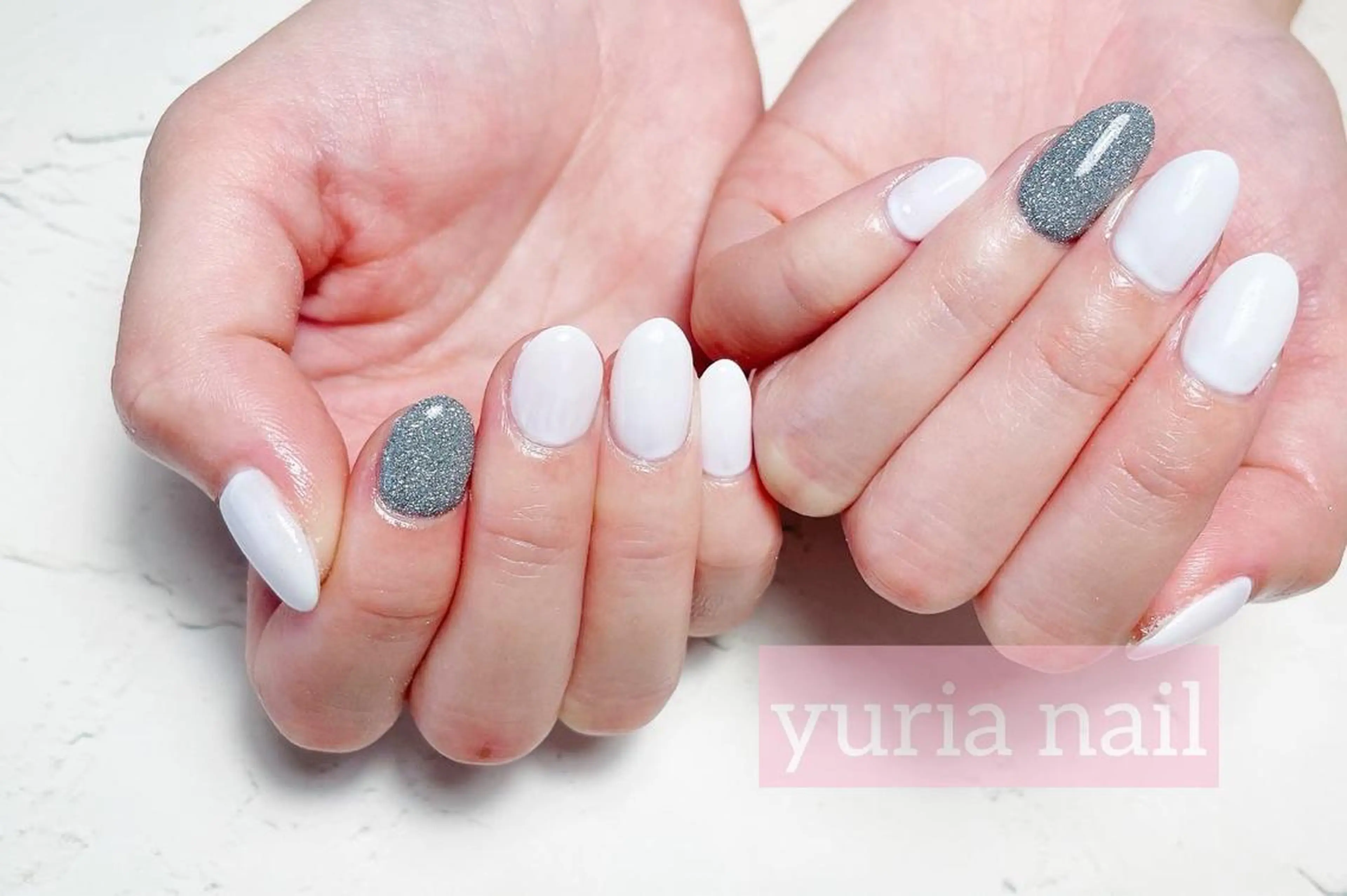 ネイル フラッシュネイル ジェルネイル ラメ(グリッター) ワンカラーネイル シルバー ハンドネイル 小林 ゆりあのネイルデザイン
