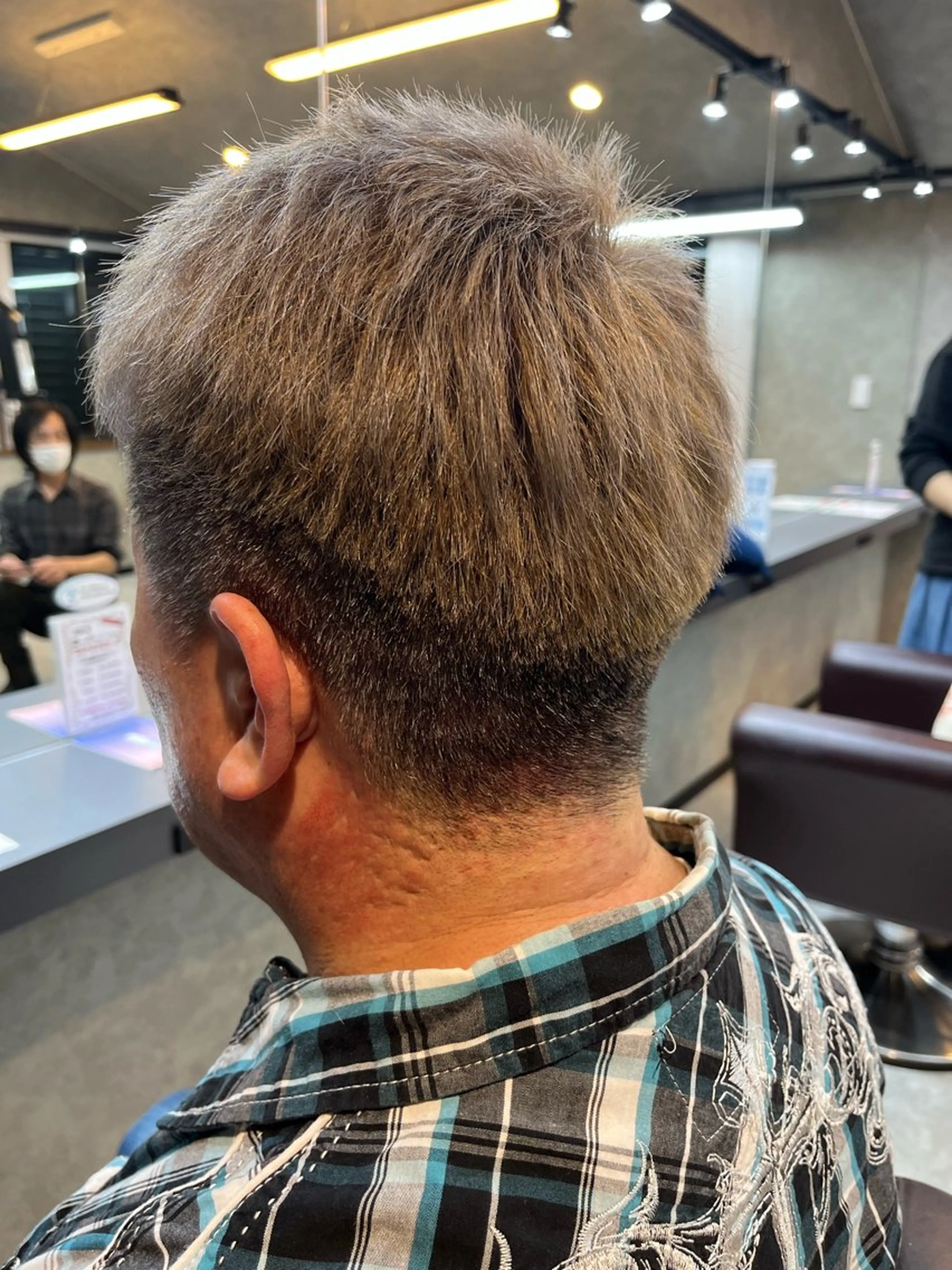 ショート カラー メンズ メンズショート パープルカラー シルバー ショートヘア カット 吉田 隆之介のヘアスタイル