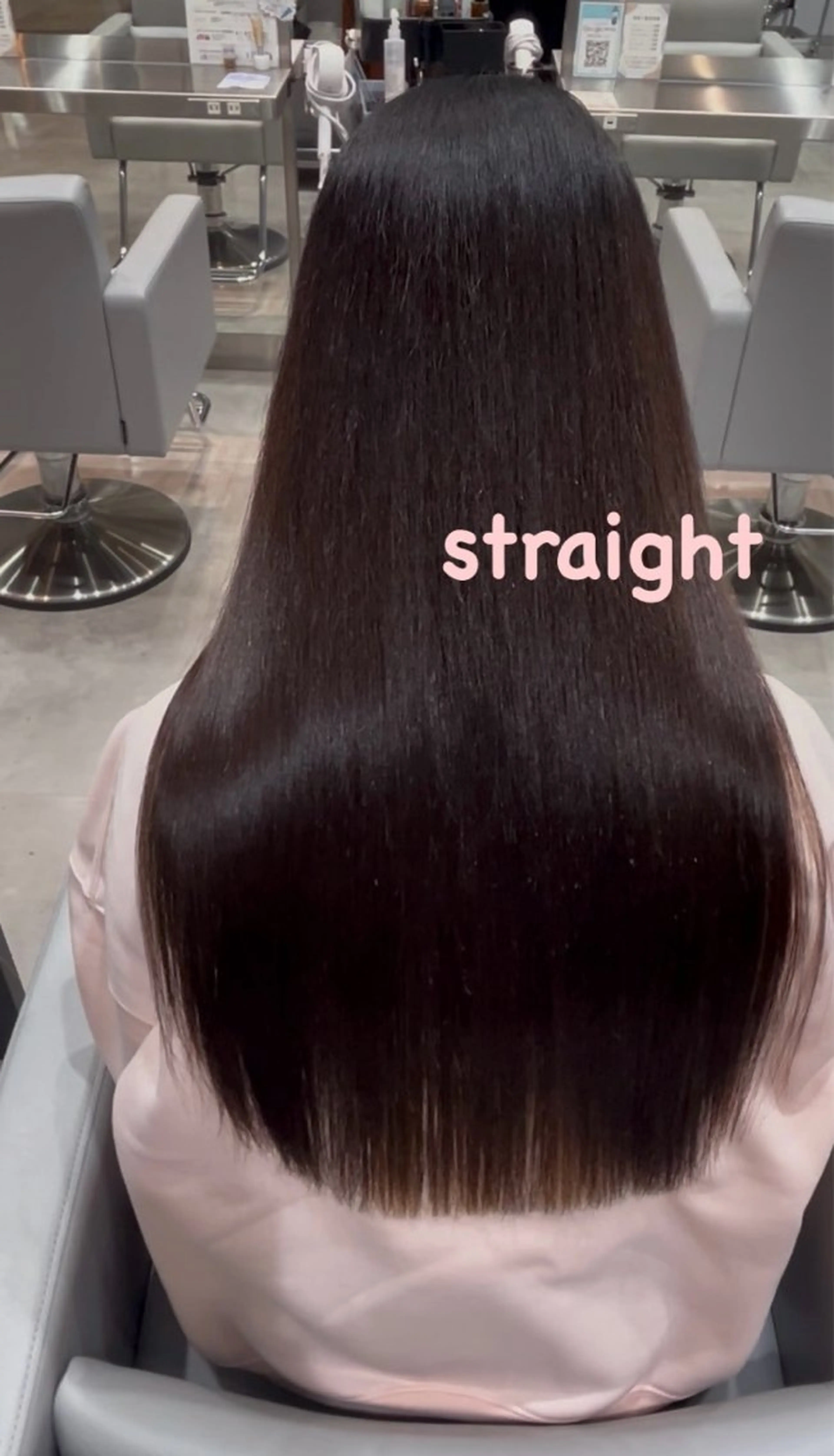 ロング ワダ モエナのヘアスタイル