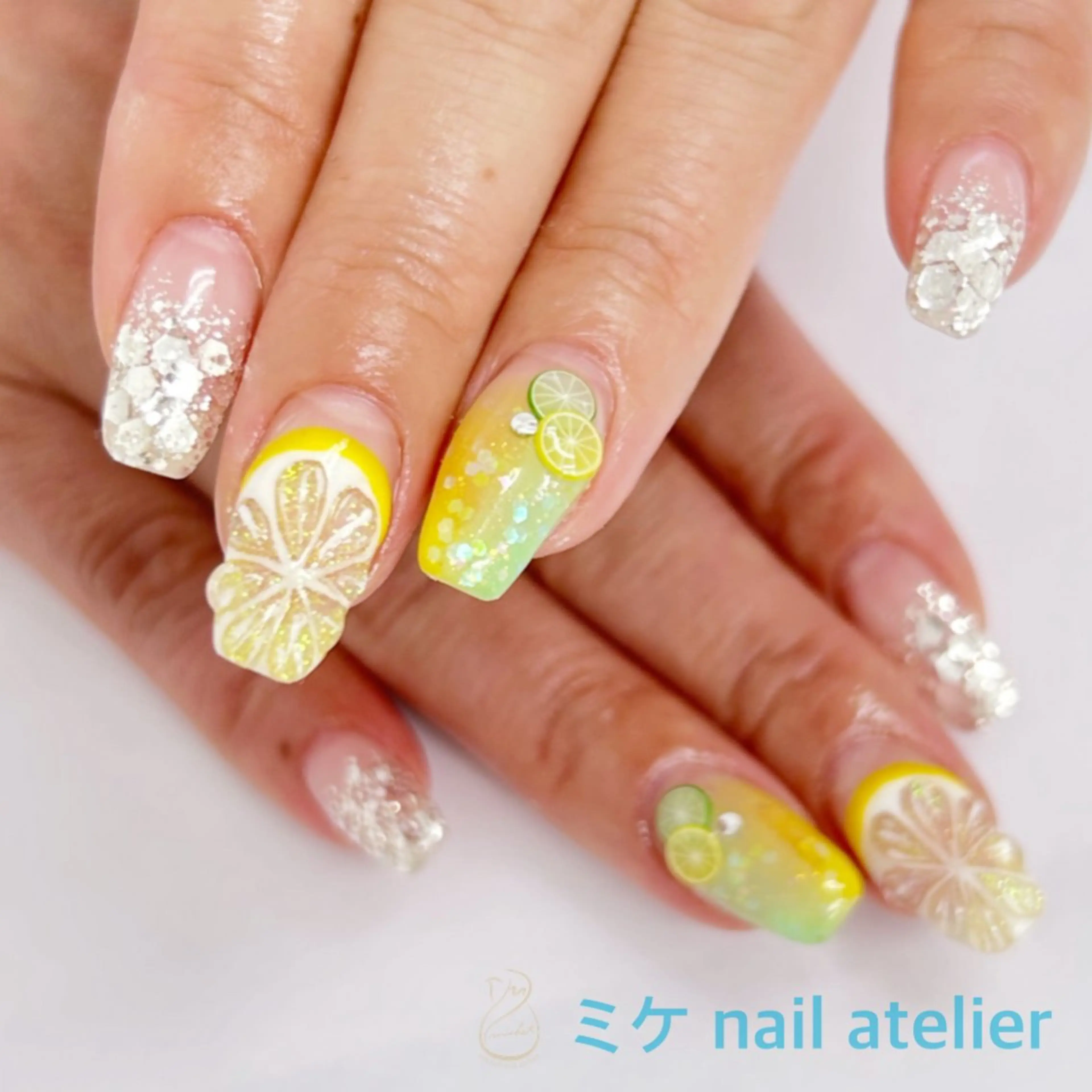 ネイル アートネイル グラデーション グリーン ラメ(グリッター) ラメグラデーション ハンドネイル h. rikaのネイルデザイン