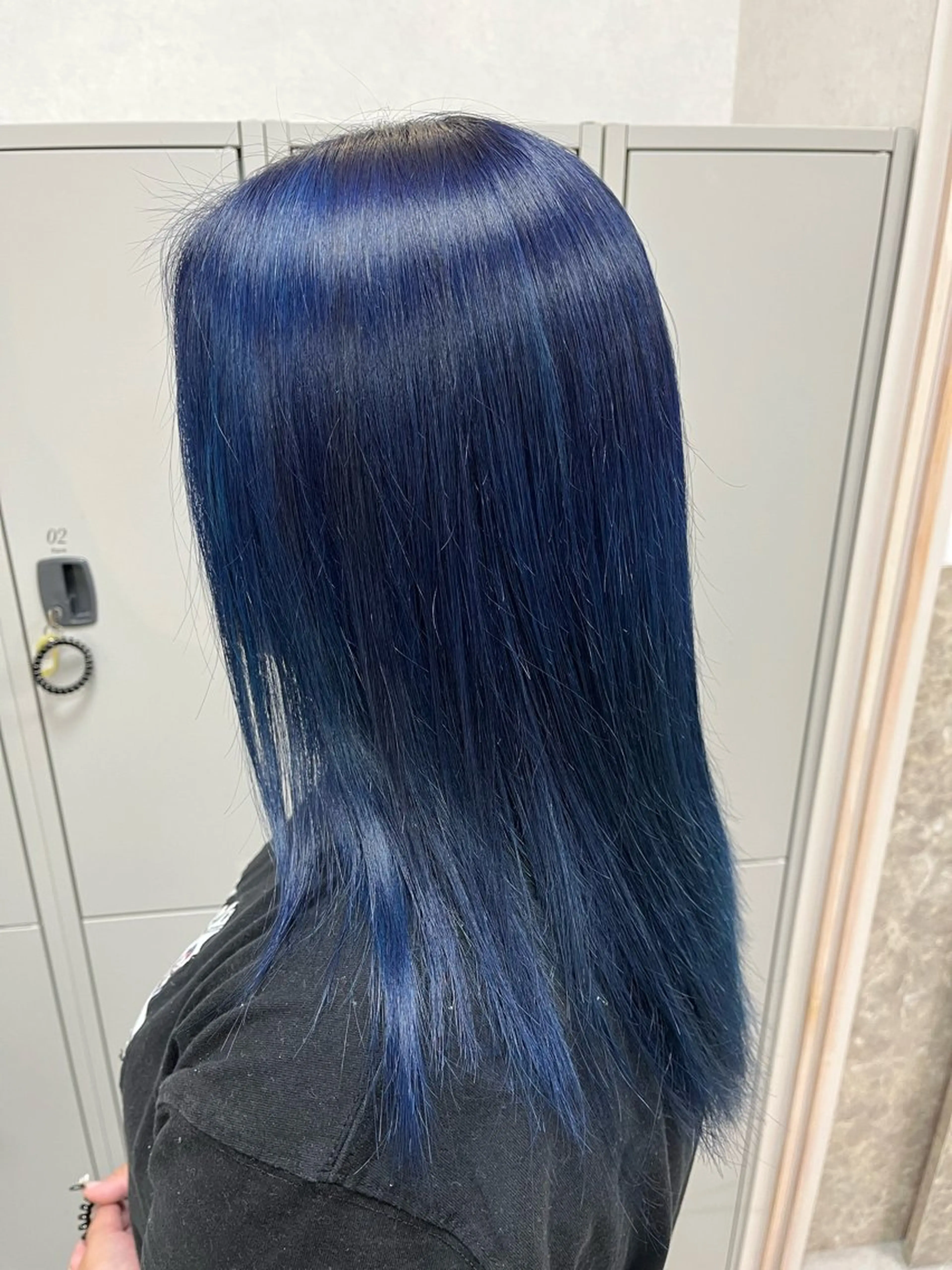 カラー ブリーチ ブルーカラー ビアンコドゥーエ プロデュースバイ ローブ所属・奥田 杏夏のヘアスタイル