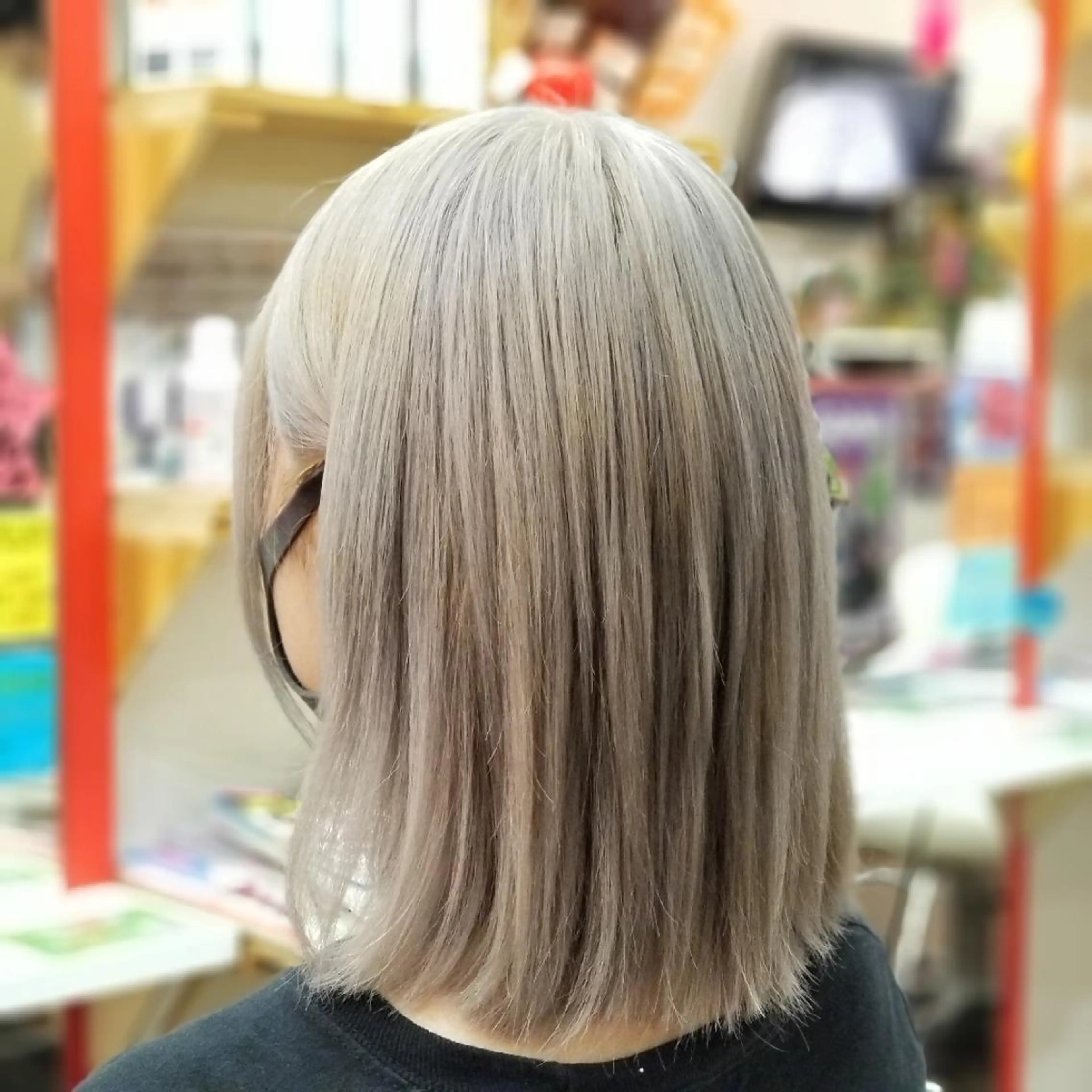 ミディアム カラー ベージュカラー ブリーチ ホワイトベージュ ボブ ヘアカラー 植田 /エクステ /ブリーチ/髪質改善のヘアスタイル