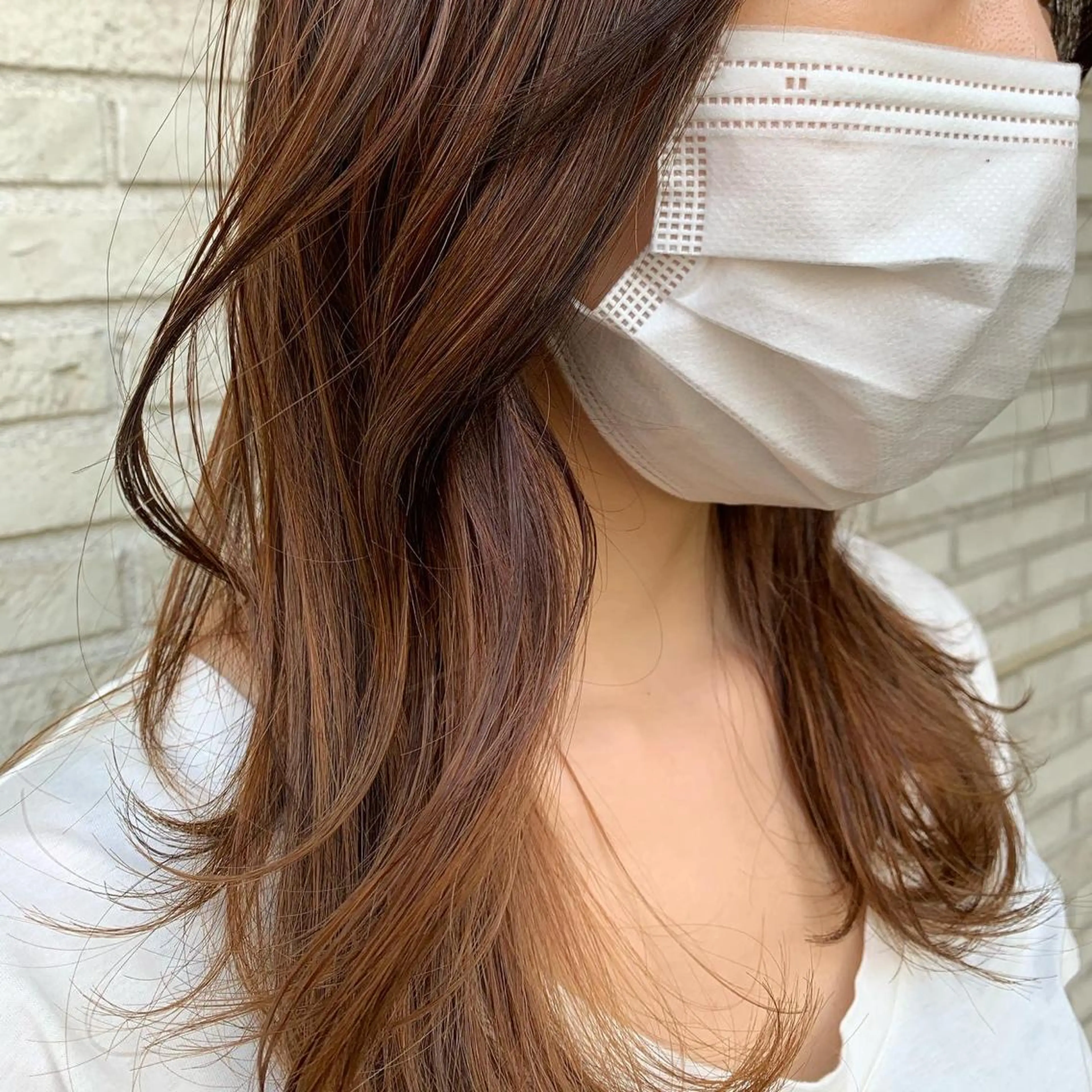 セミロング カラー オチ ハナのヘアスタイル