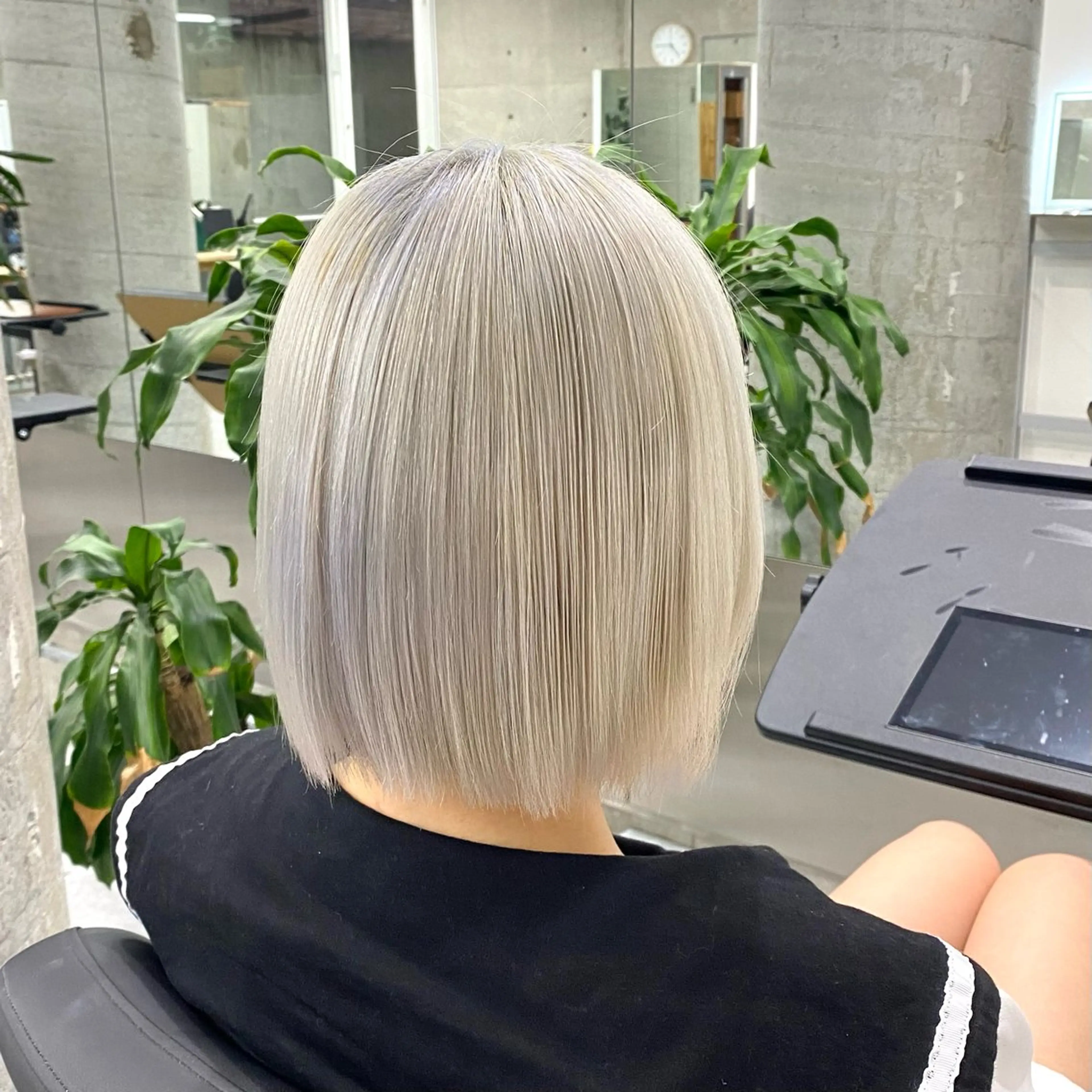 ショート カラー Welring hair salon所属・Runa/大人 かわいいハイトーンのヘアスタイル