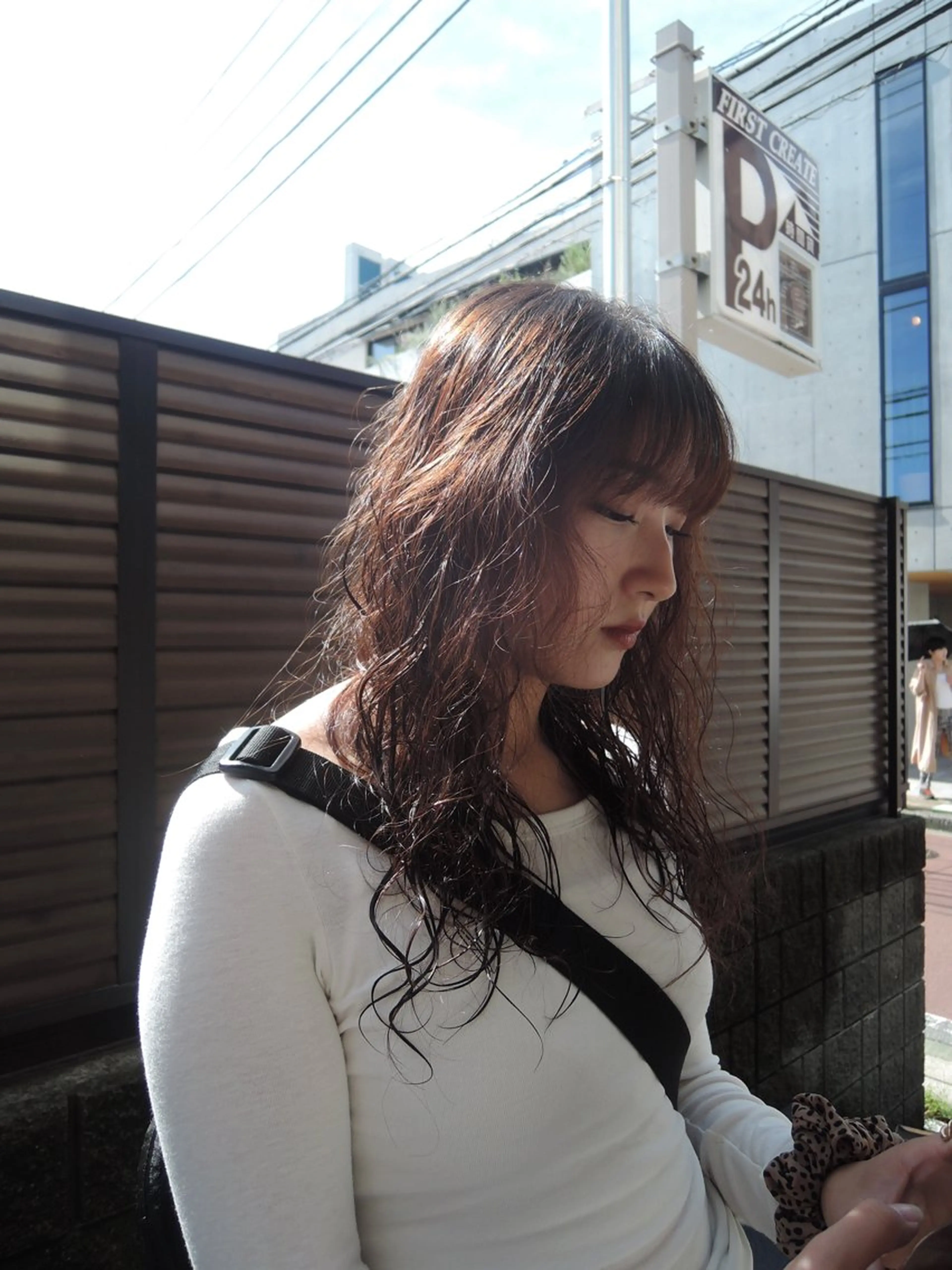 セミロング YUI／レイヤー カット/透明感カラーのヘアスタイル