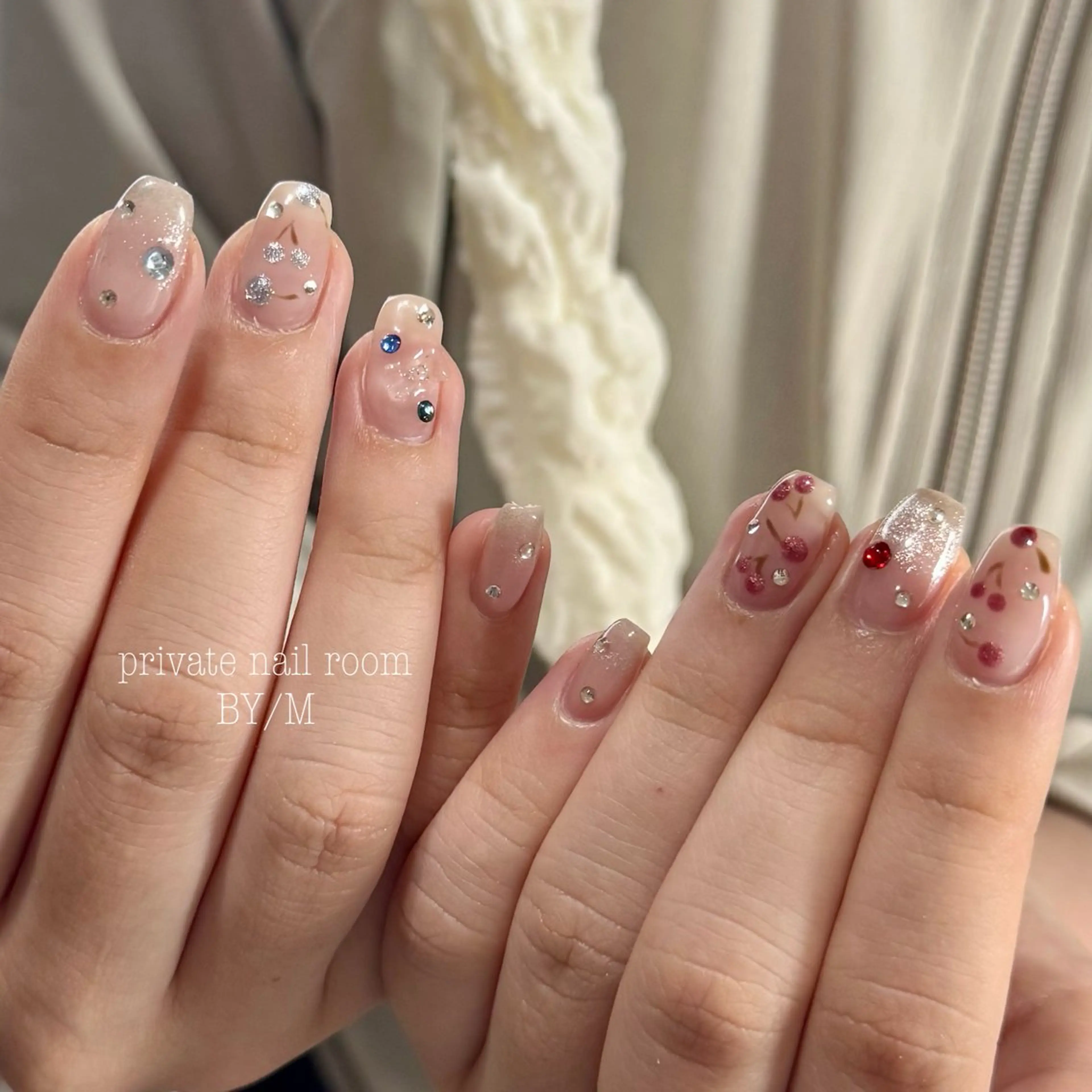 ネイル 持ち込み ストーンネイル ハンドネイル BY / Mのネイルデザイン