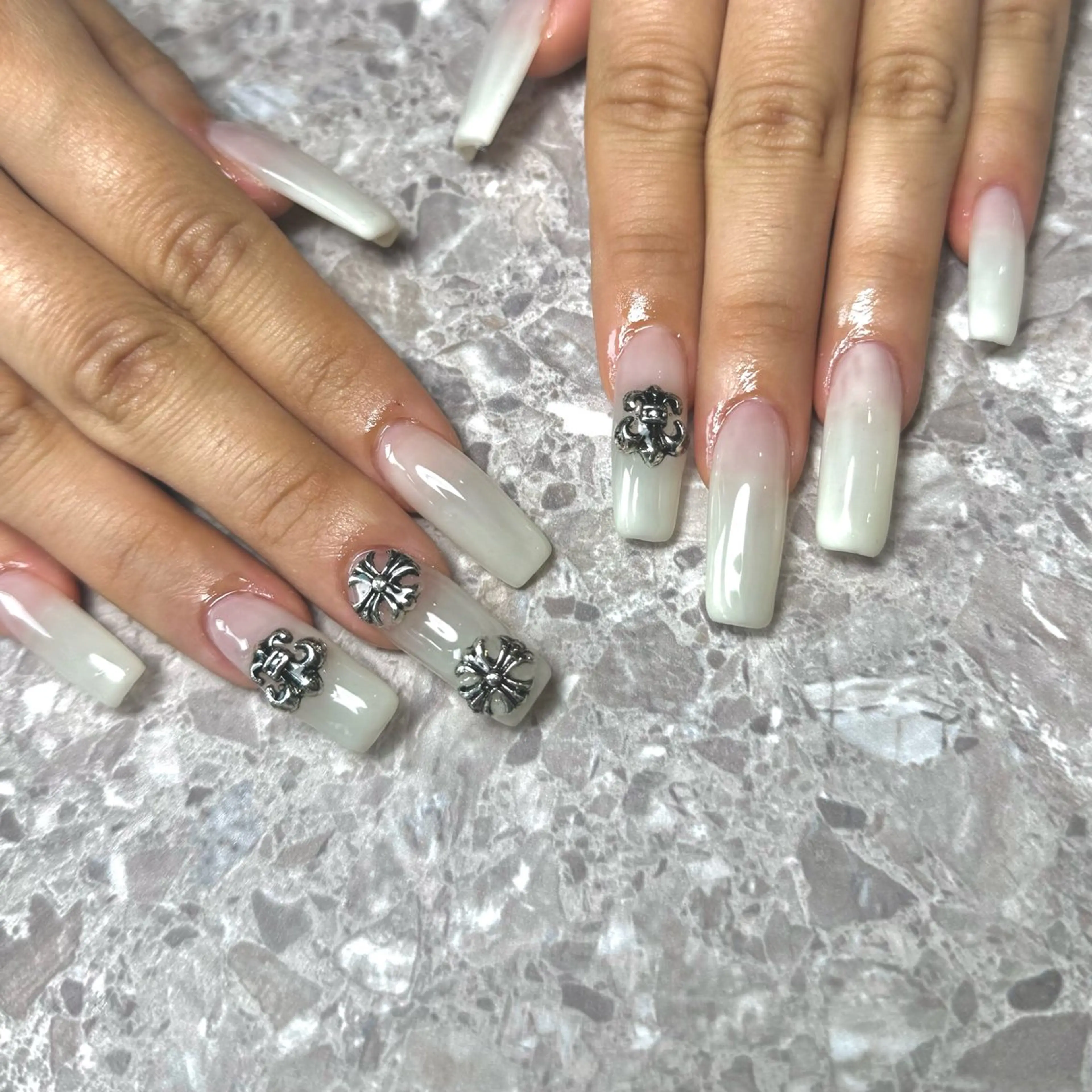 ネイル キラキラネイル スカルプネイル シンプルネイル スクエアネイル ハンドネイル Nail Salon Lillion【リリオン】所属・lillion karenのネイルデザイン