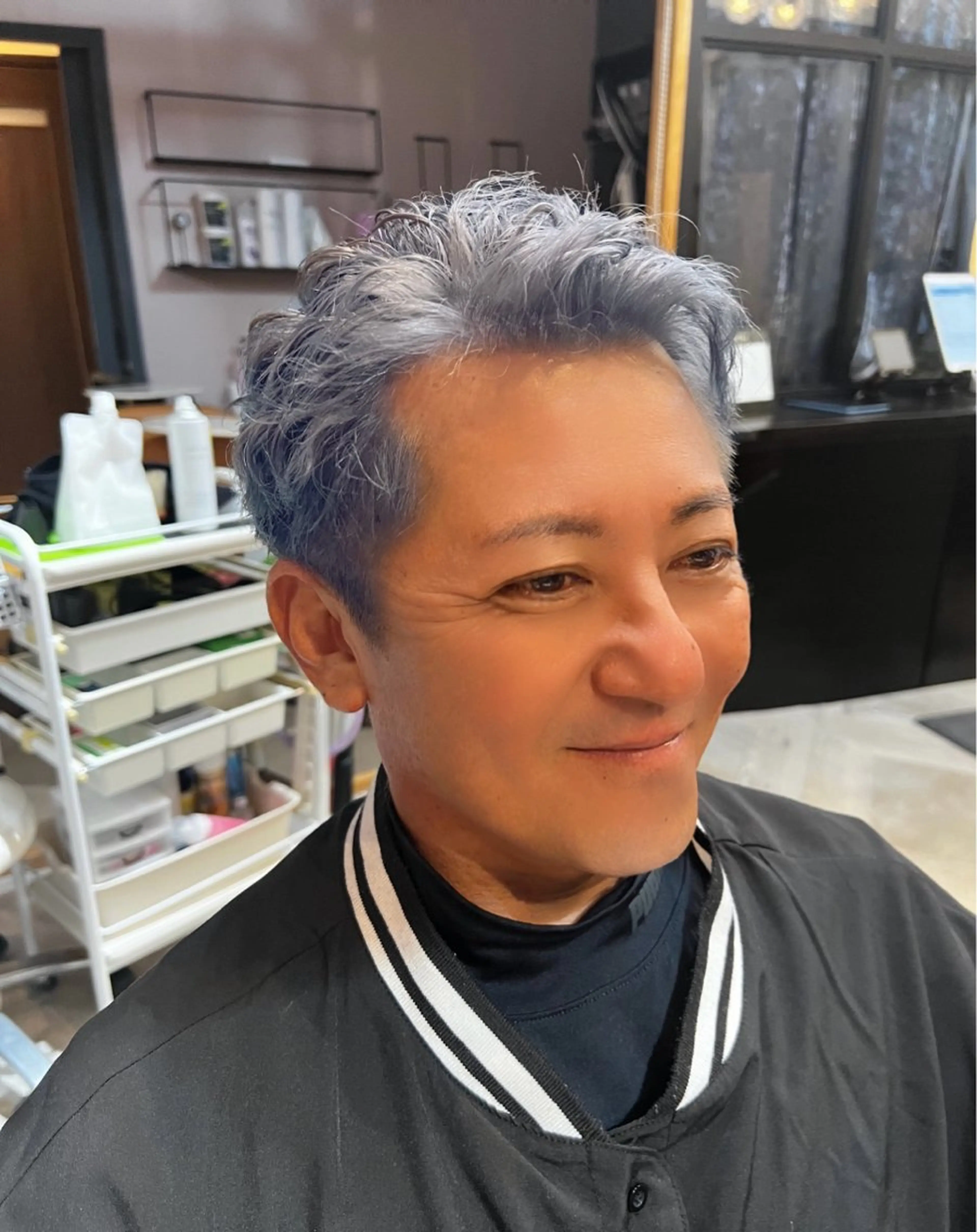 カラー アッシュ アッシュグレー ブリーチ グレージュ 大澤 誠一のヘアスタイル