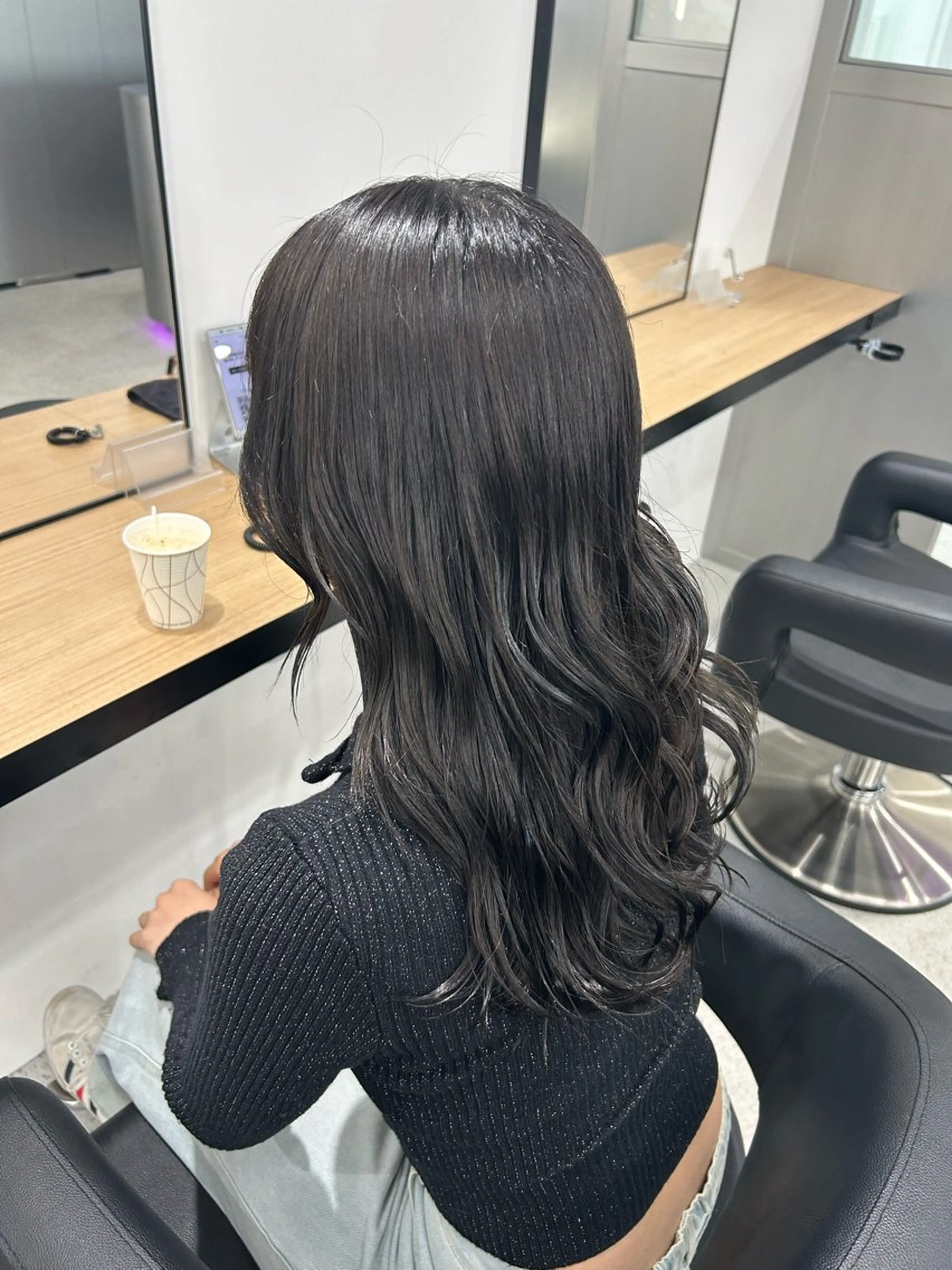 ロング カット ヘアカラー 艶感ミルクティー🤍 色落ち綺麗🤍ともやのヘアスタイル