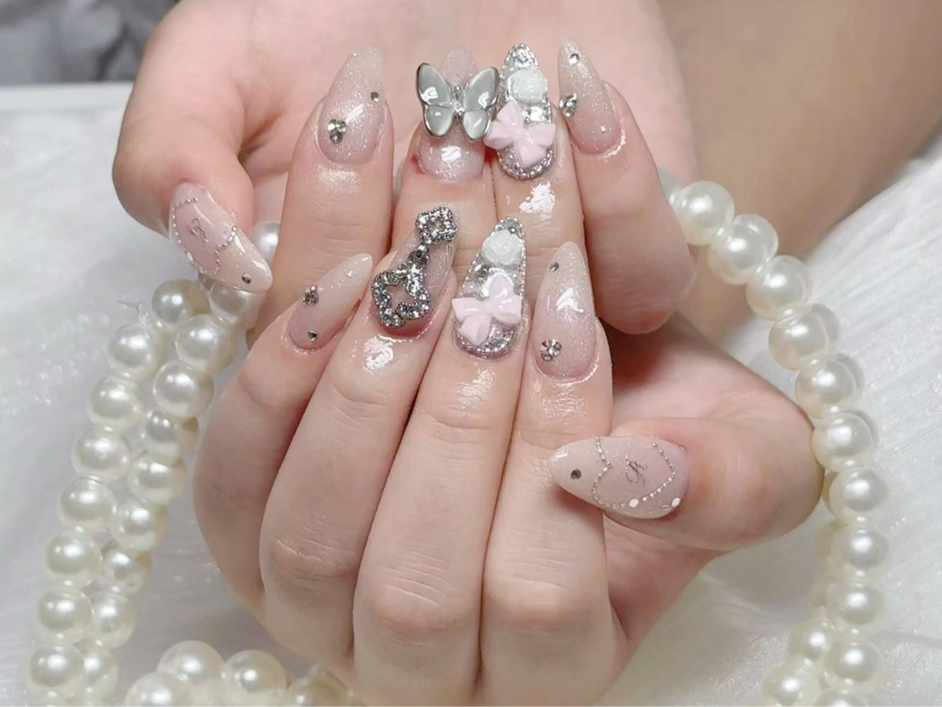 ネイル オーロラネイル 長さ出し フレンチネイル ガーリー キラキラネイル RIn 🎀のネイルデザイン