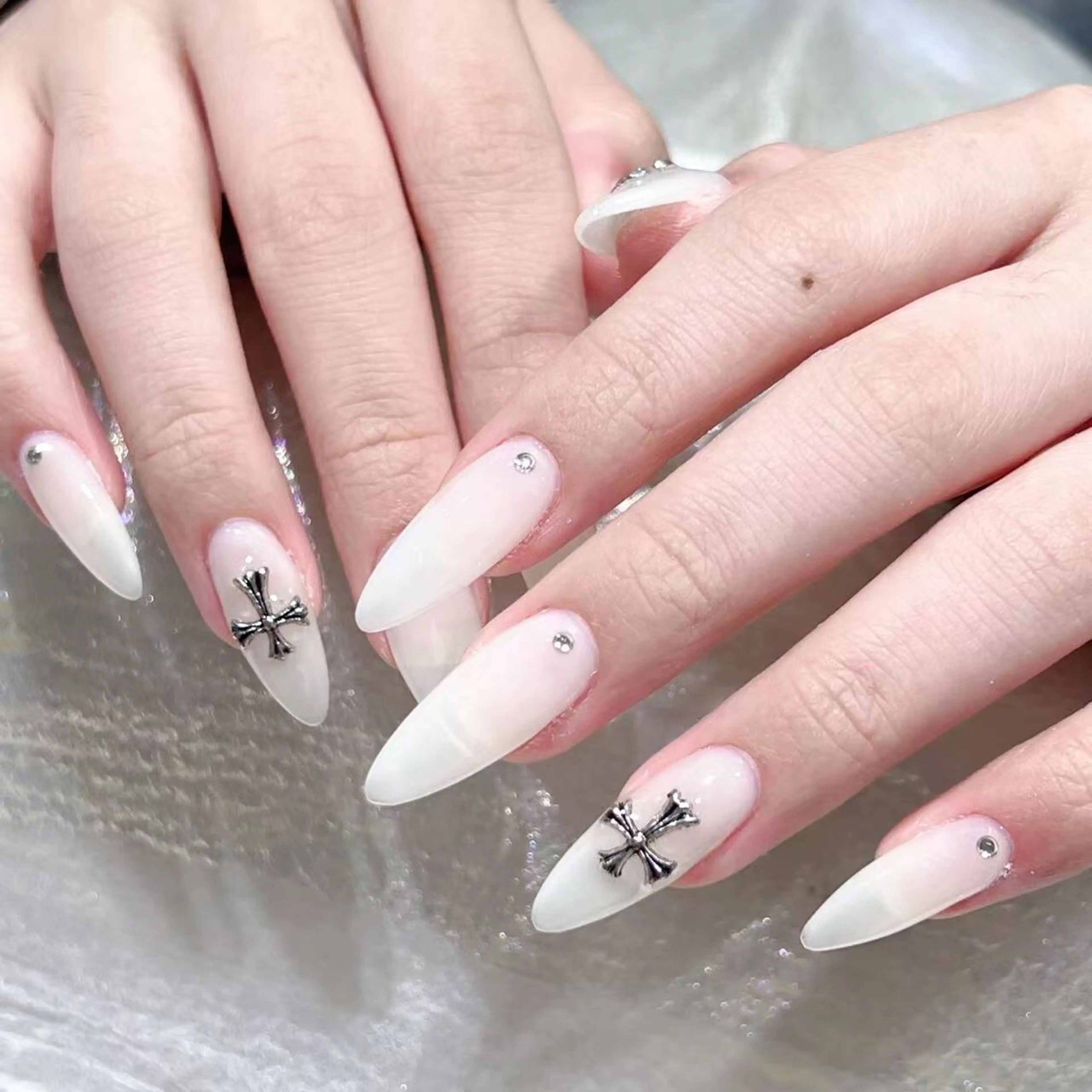 ネイル ハンドネイル Queens テイのネイルデザイン