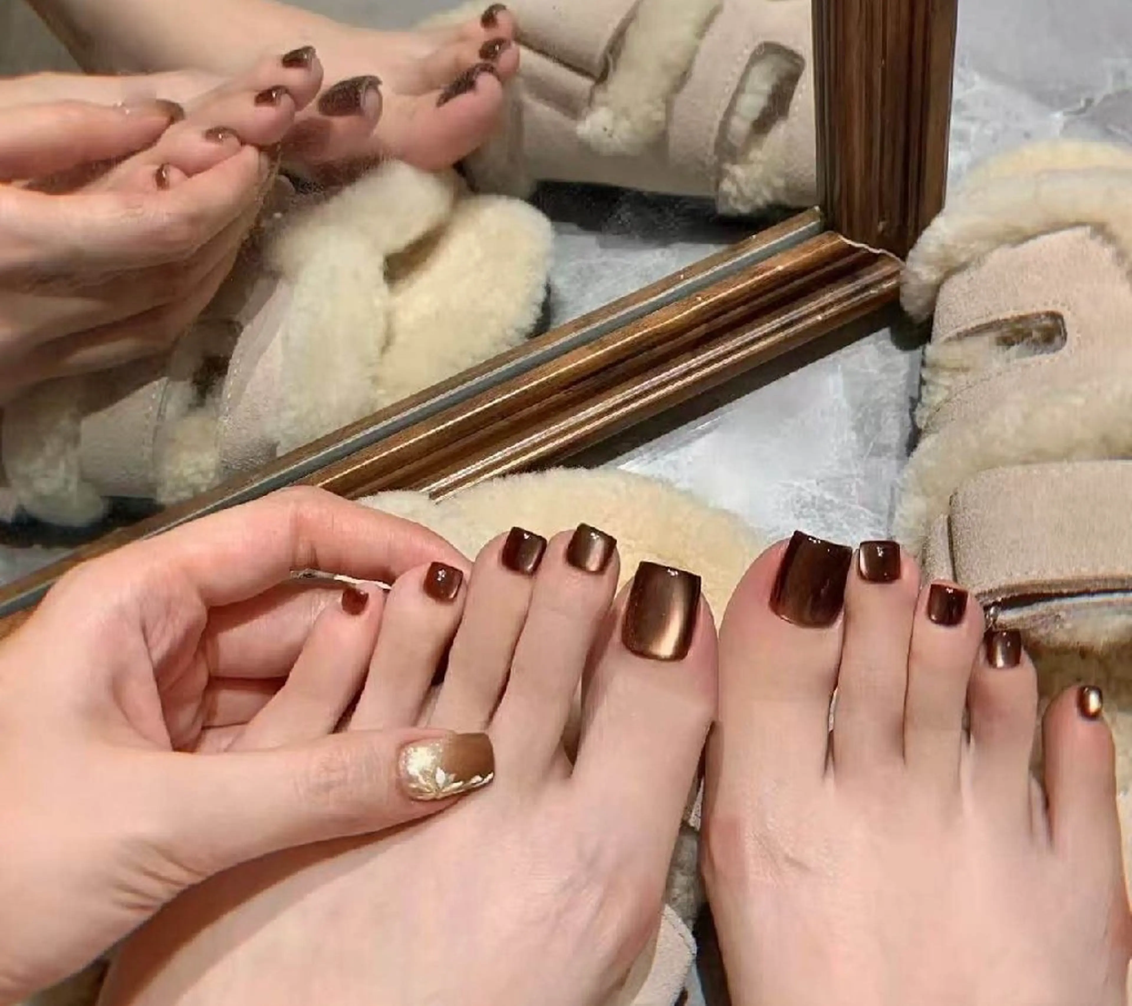 ネイル オーロラネイル フラワーネイル フットネイル フレンチネイル ジェルネイル フットネイル Oomiya 服部のネイルデザイン