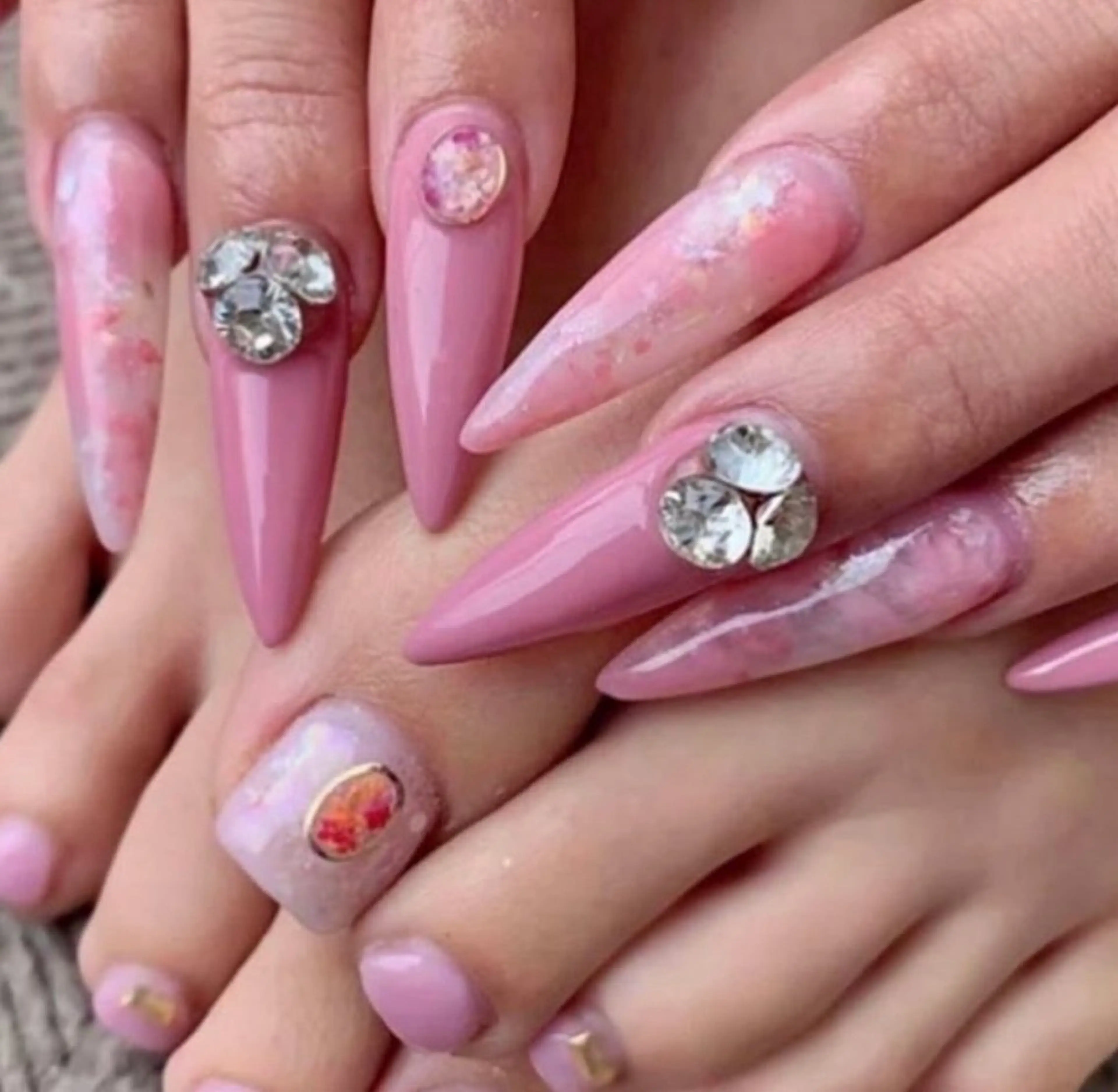 ネイル えくにゃん所属・AMAGASAKI LISAのネイルデザイン