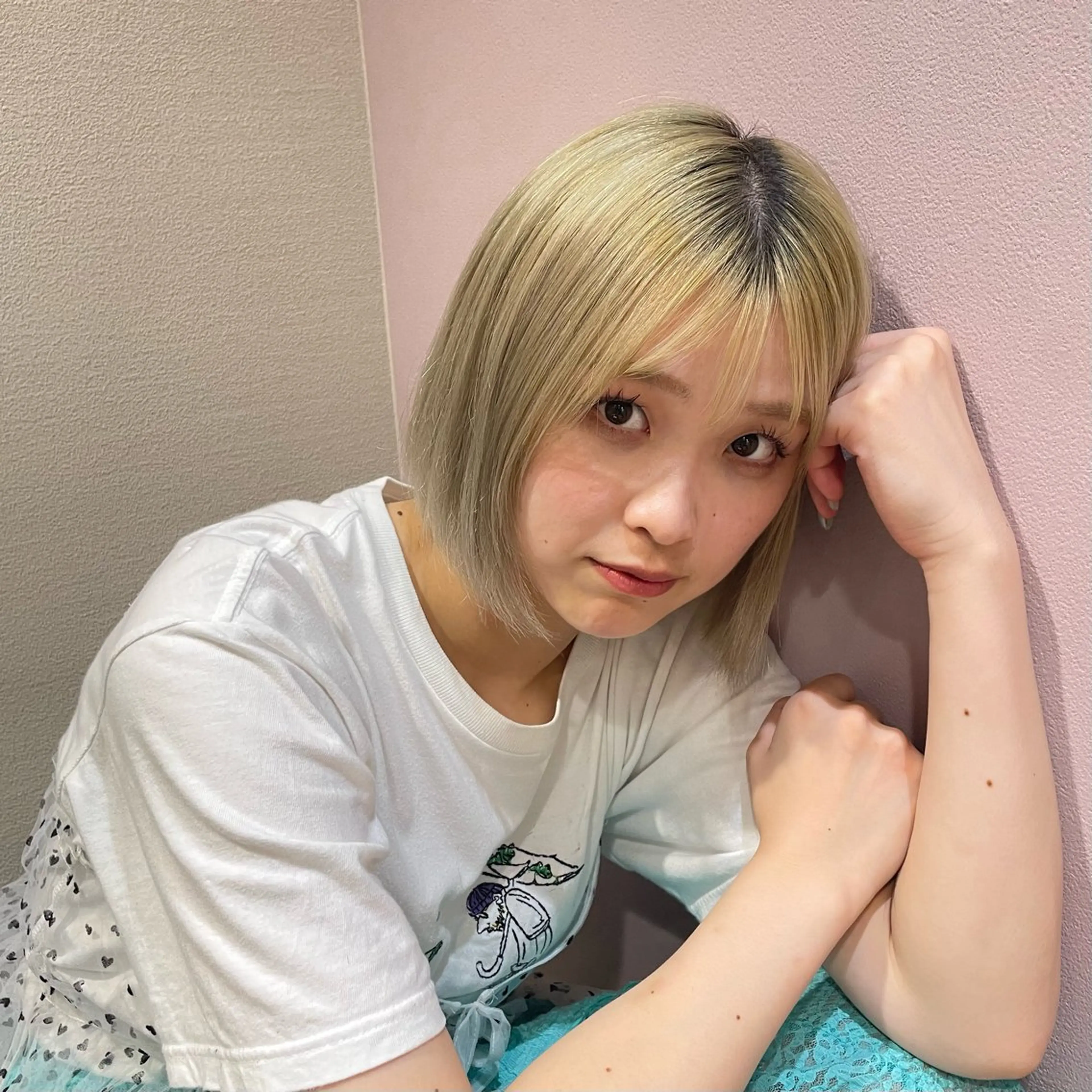 ミディアム ヘアカラー 夏向/ハイトーン /パーマのヘアスタイル