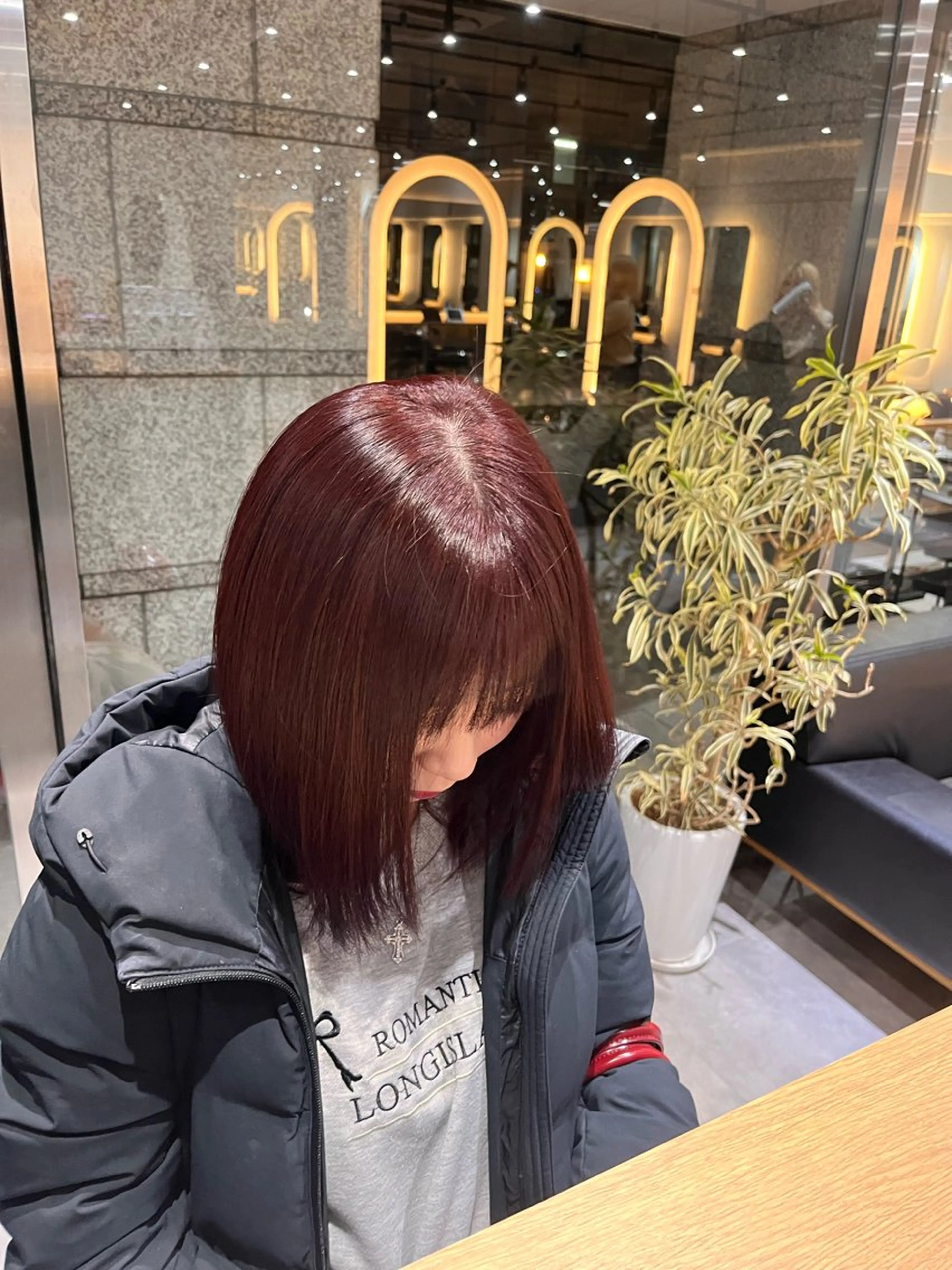 カラー ブリーチ ダブルカラー ブリーチなしカラー レイヤーカット/ うる艶カラー/ユイのヘアスタイル