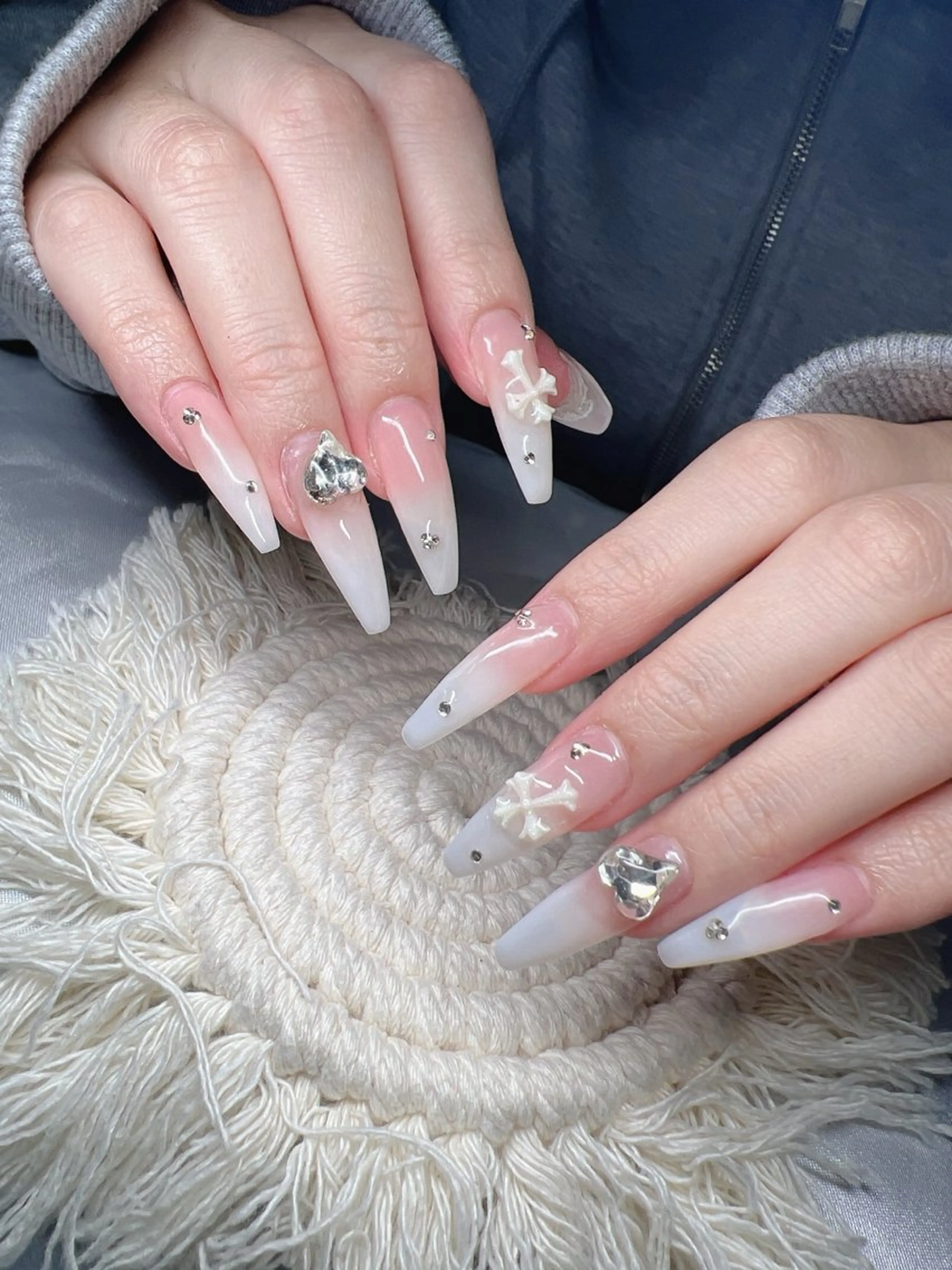 ネイル 長さ出し グラデーション 卒業式 キラキラネイル マグネットネイル ハンドネイル Lee Nailsのネイルデザイン