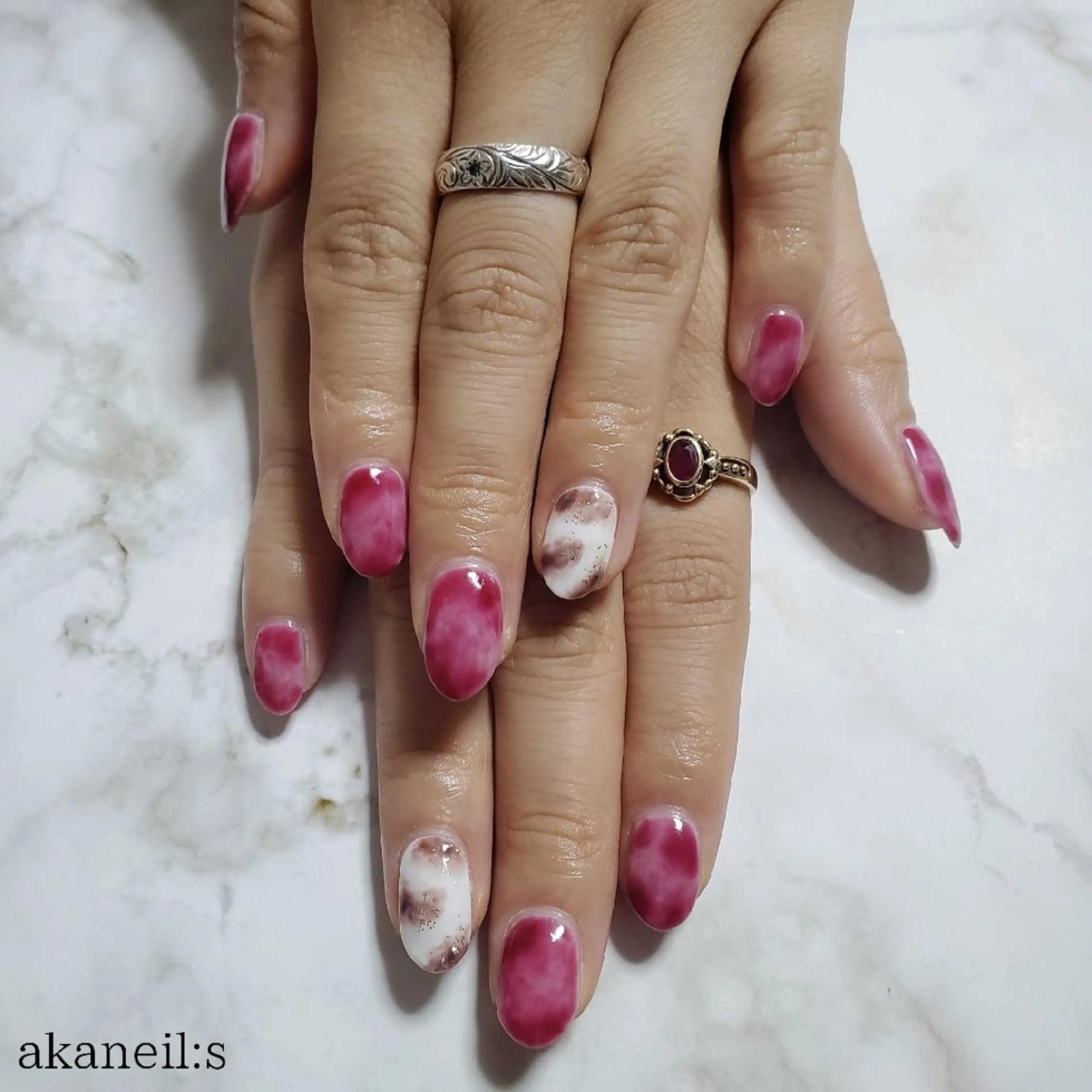 ネイル べっ甲ネイル ニュアンスネイル ピンク 赤色 【akaneils】 アカネのネイルデザイン