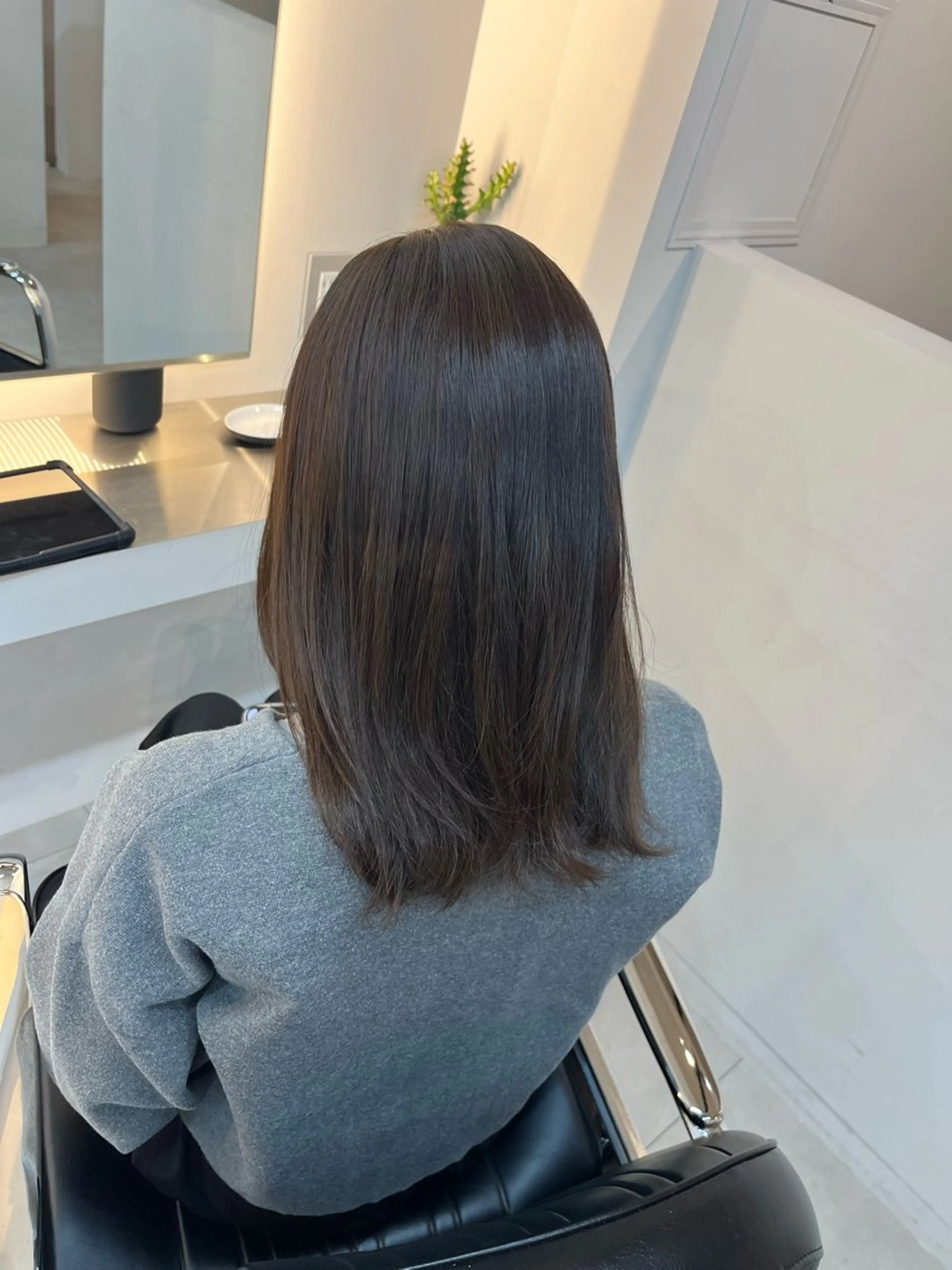 ミディアム カラー 藤川 千歳のヘアスタイル