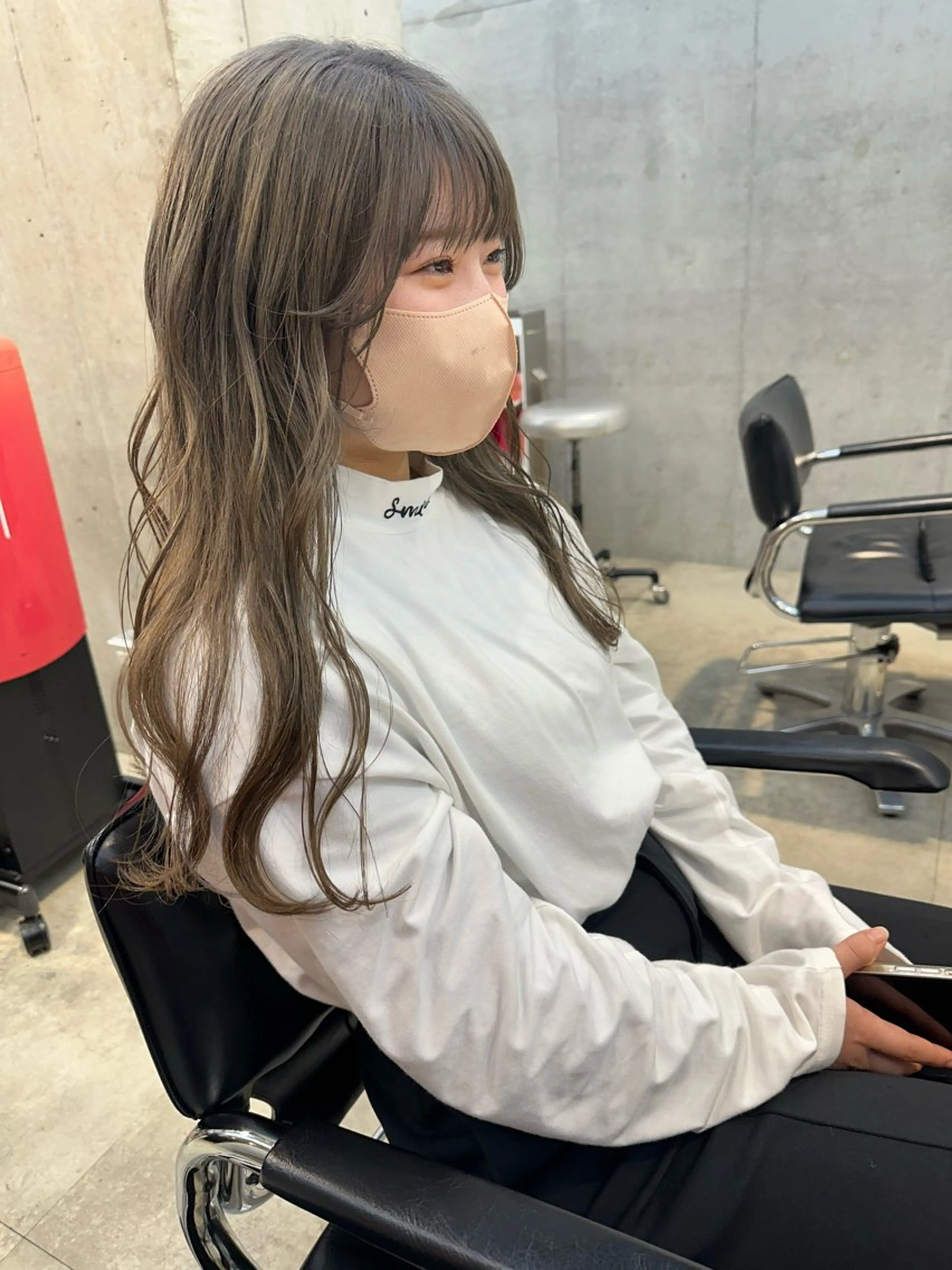 ロング カラー ベージュカラー グレージュ OLSEN D.B.A BALLOON HAIR所属・さとう あやかのヘアスタイル