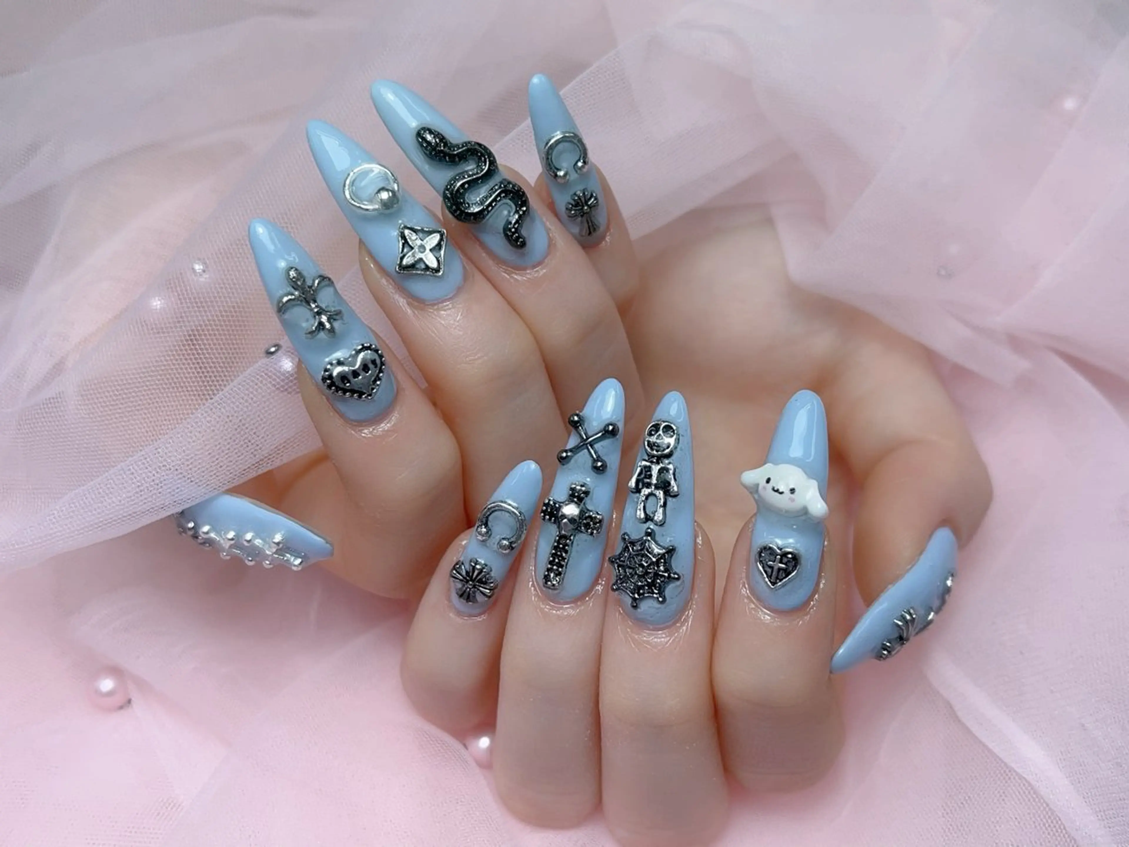 メンズ ネイル メンズ韓国風 アートネイル フレンチネイル ジェルネイル キラキラネイル ハンドネイル Bloom スカルプ専門店のネイルデザイン