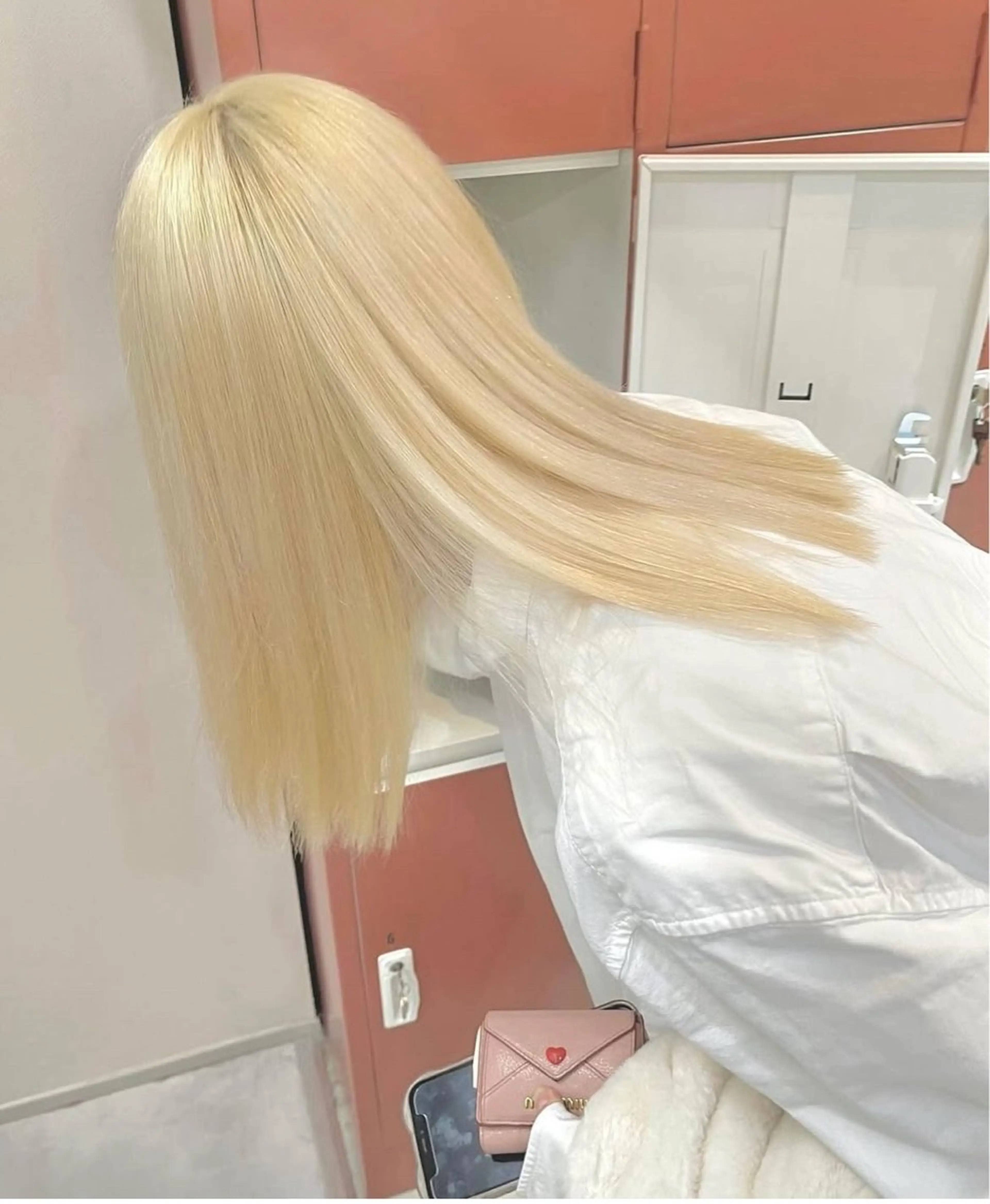 セミロング ヘアカラー 透明感カラー🩶韓国 ヘア🩶ワカナのヘアスタイル