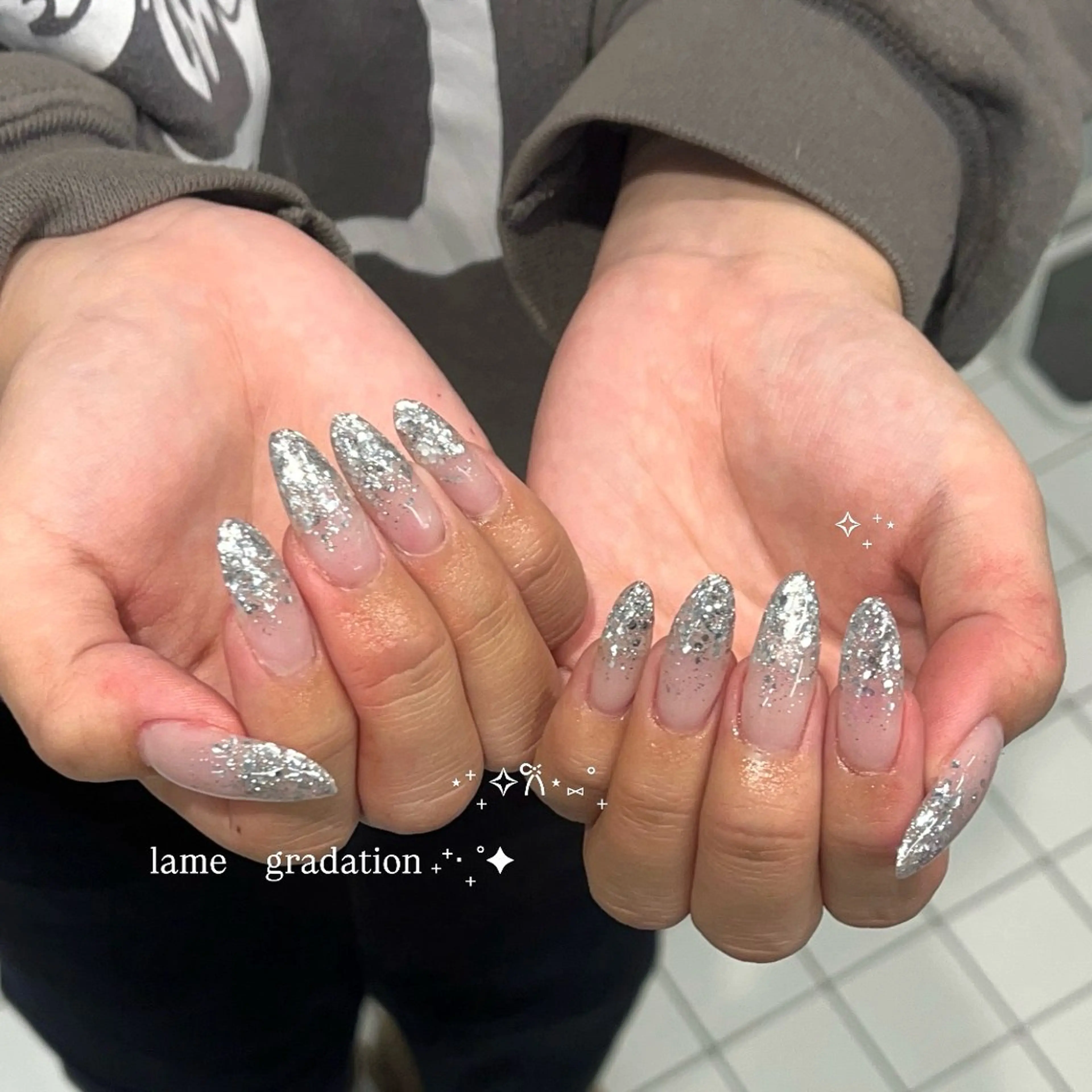 ネイル キラキラネイル ラメ(グリッター) ラメグラデーション 冬ネイル ハンドネイル eight nail 春菜のネイルデザイン