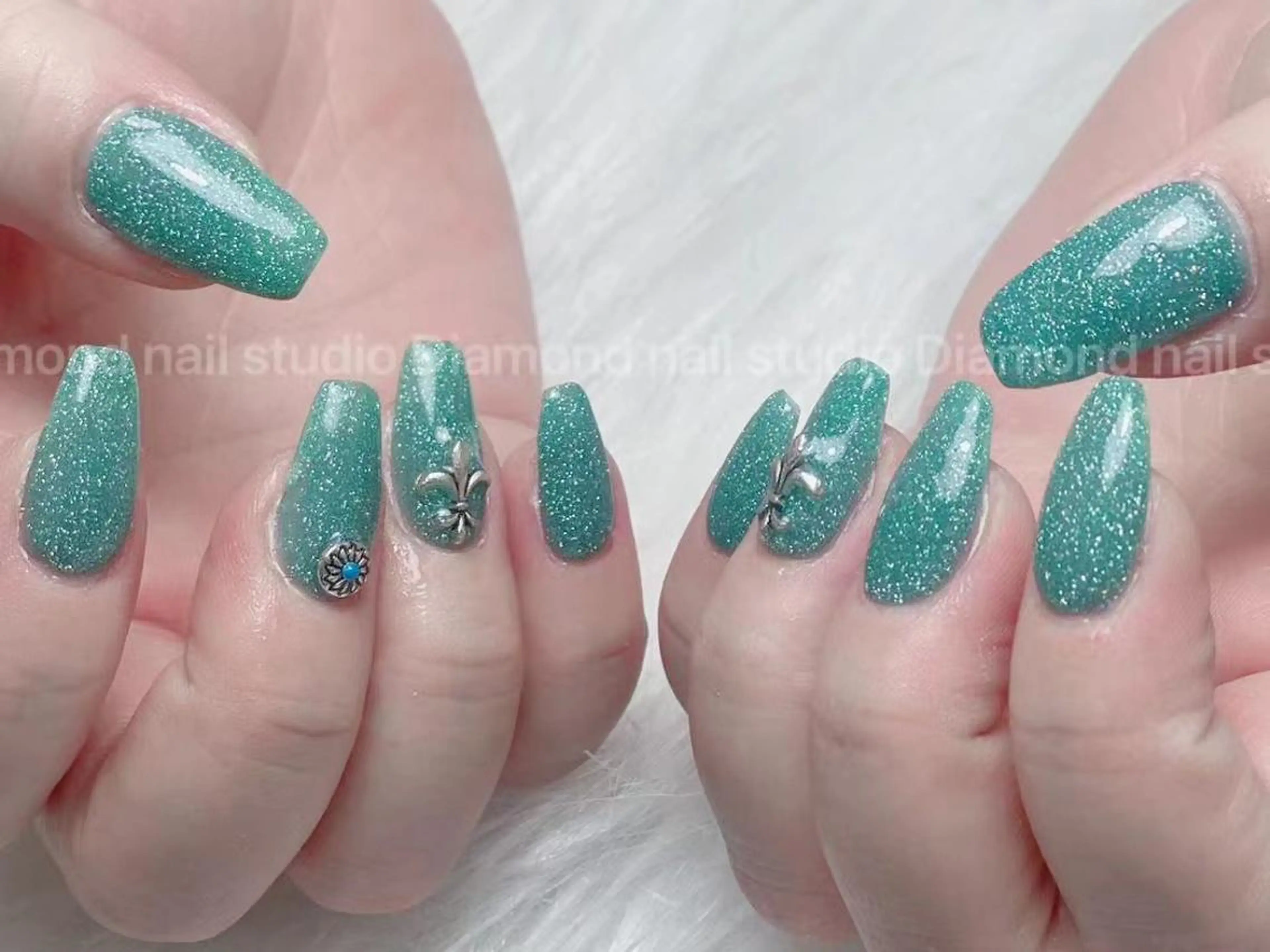 セミロング ハンドネイル ハンドケア Diamond 🚢のネイルデザイン