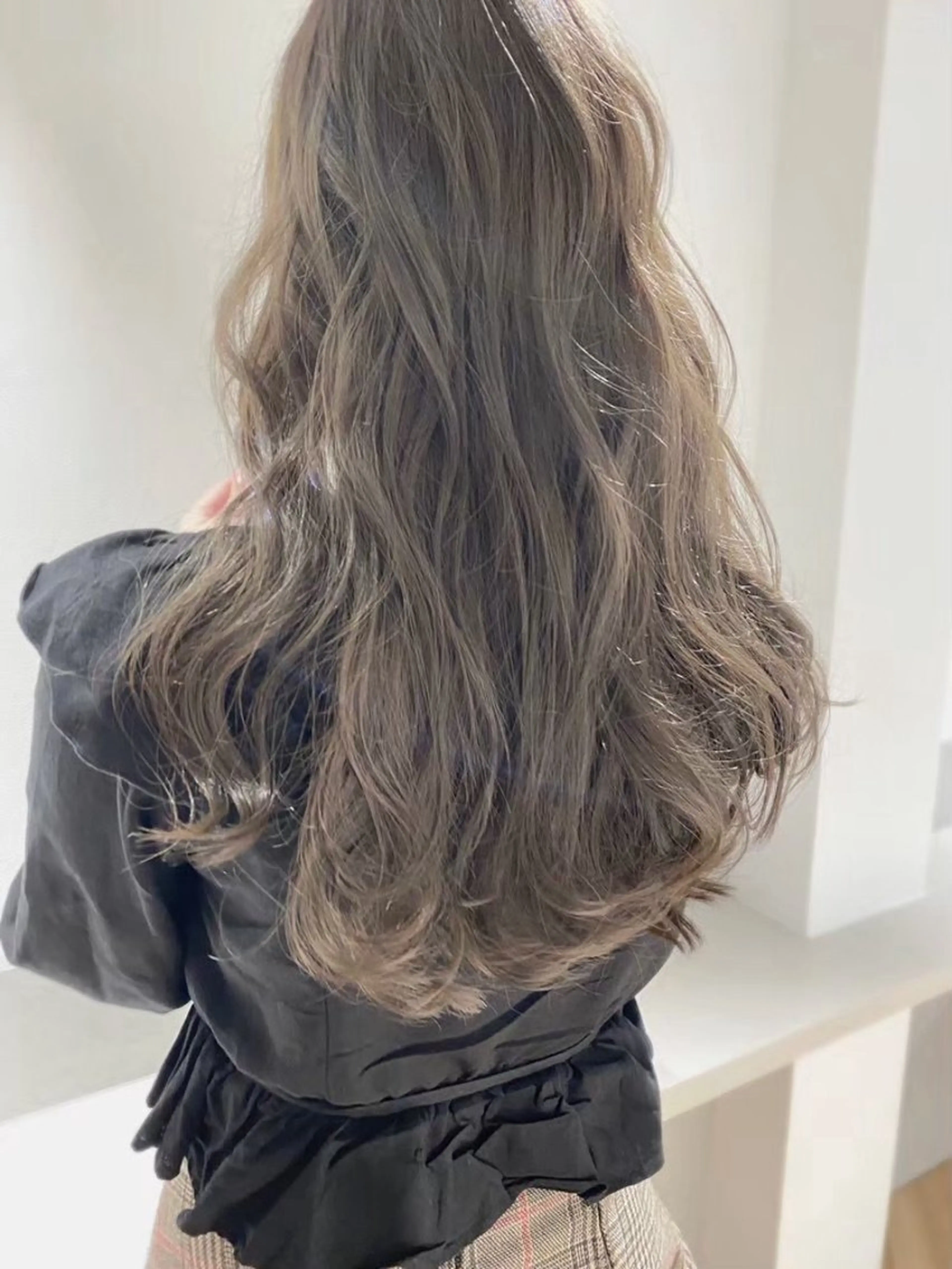 ロング カラー カクノ トモヤのヘアスタイル