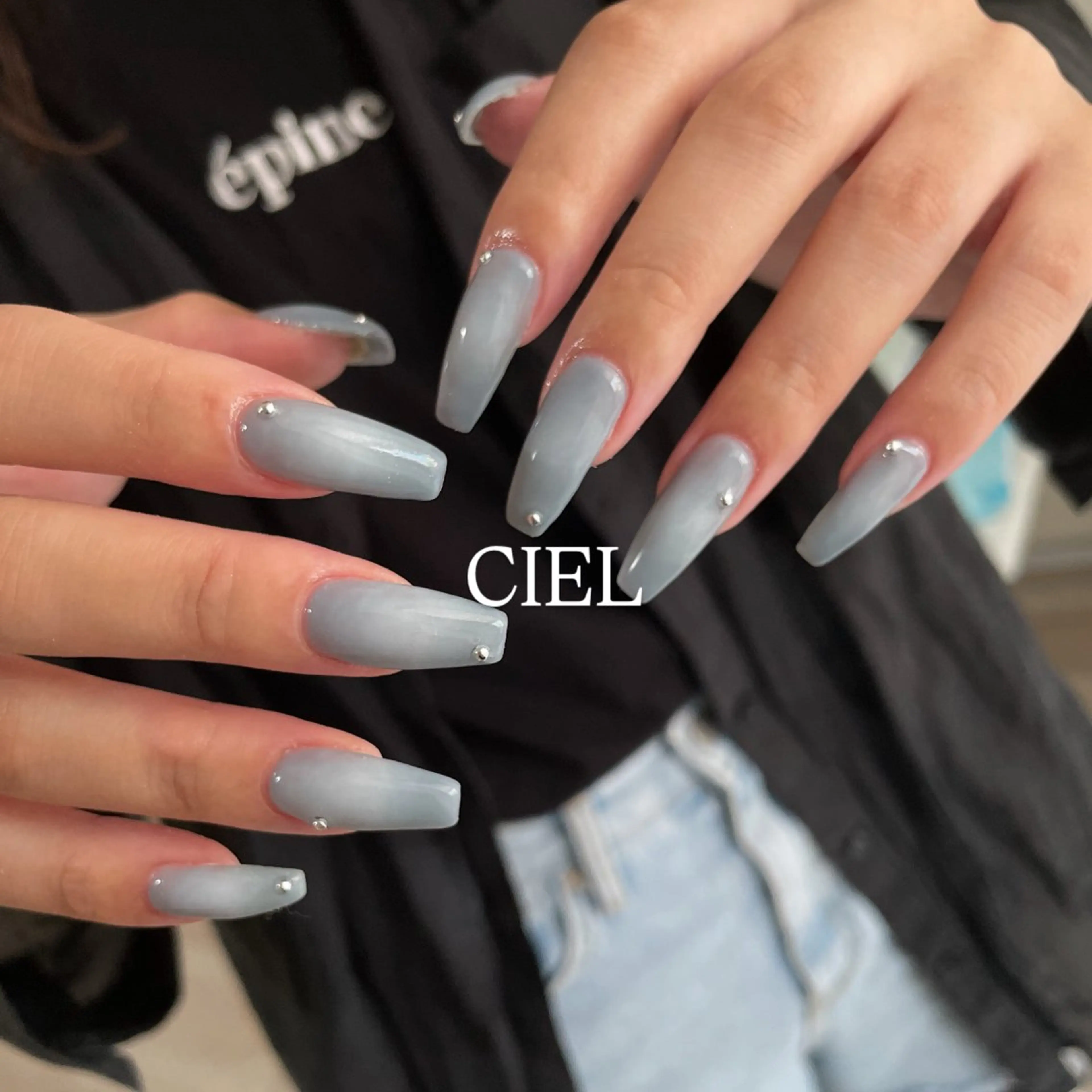 ネイル ブルー チークネイル nail salon CIELのネイルデザイン