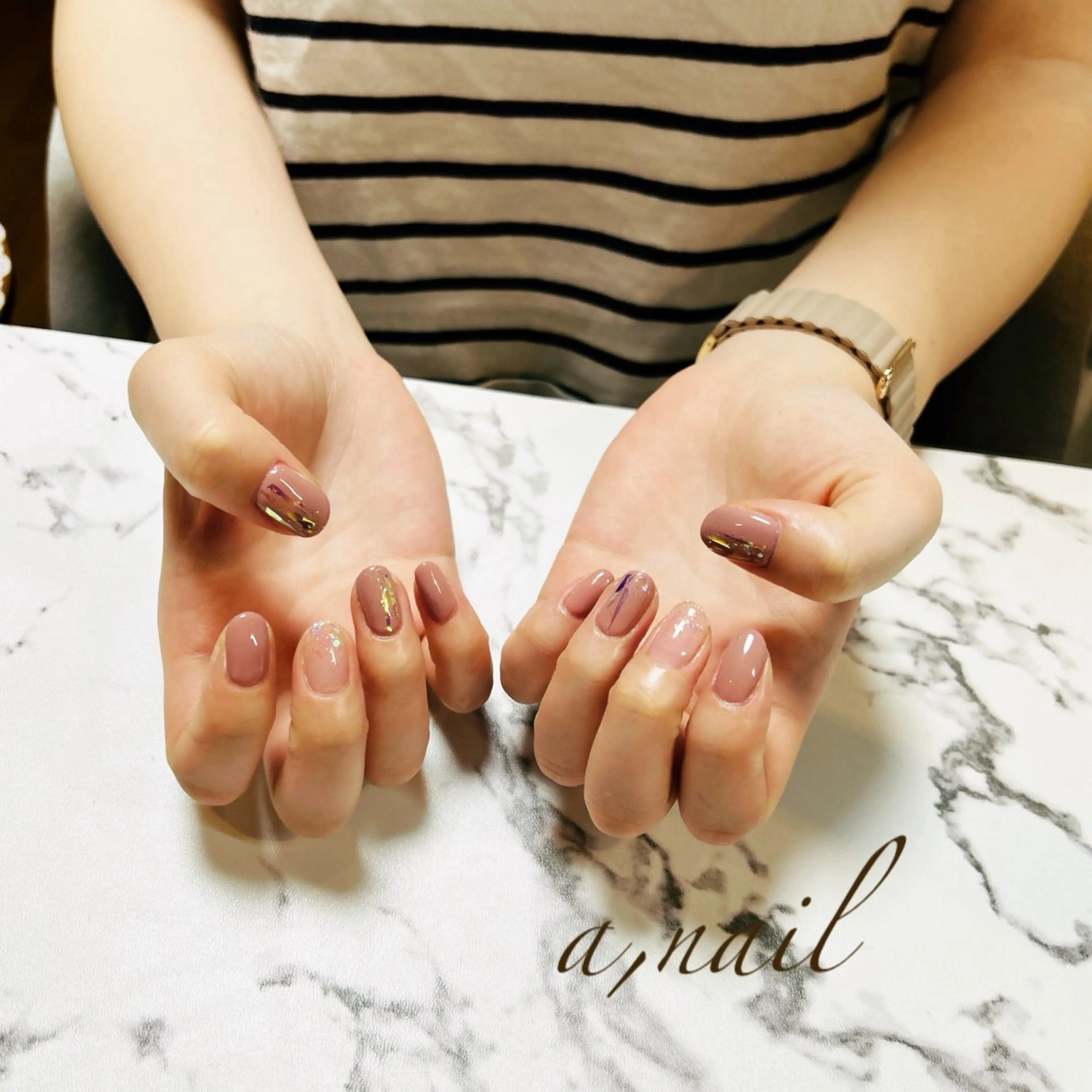 ネイル オーロラネイル グラデーション キラキラネイル ラメ(グリッター) ラメグラデーション ハンドネイル ネイルサロン エーネイルのネイルデザイン