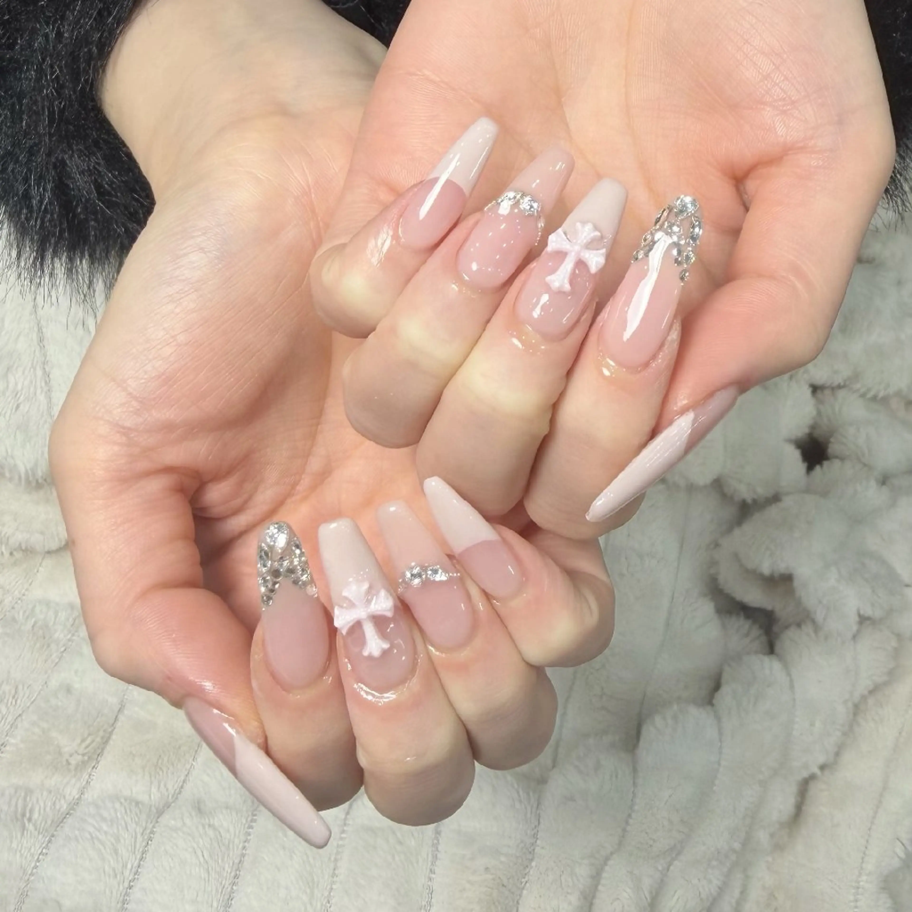 ネイル チークネイル フレンチネイル ジェルネイル ガーリー キラキラネイル ハンドネイル UM Nail Salonのネイルデザイン
