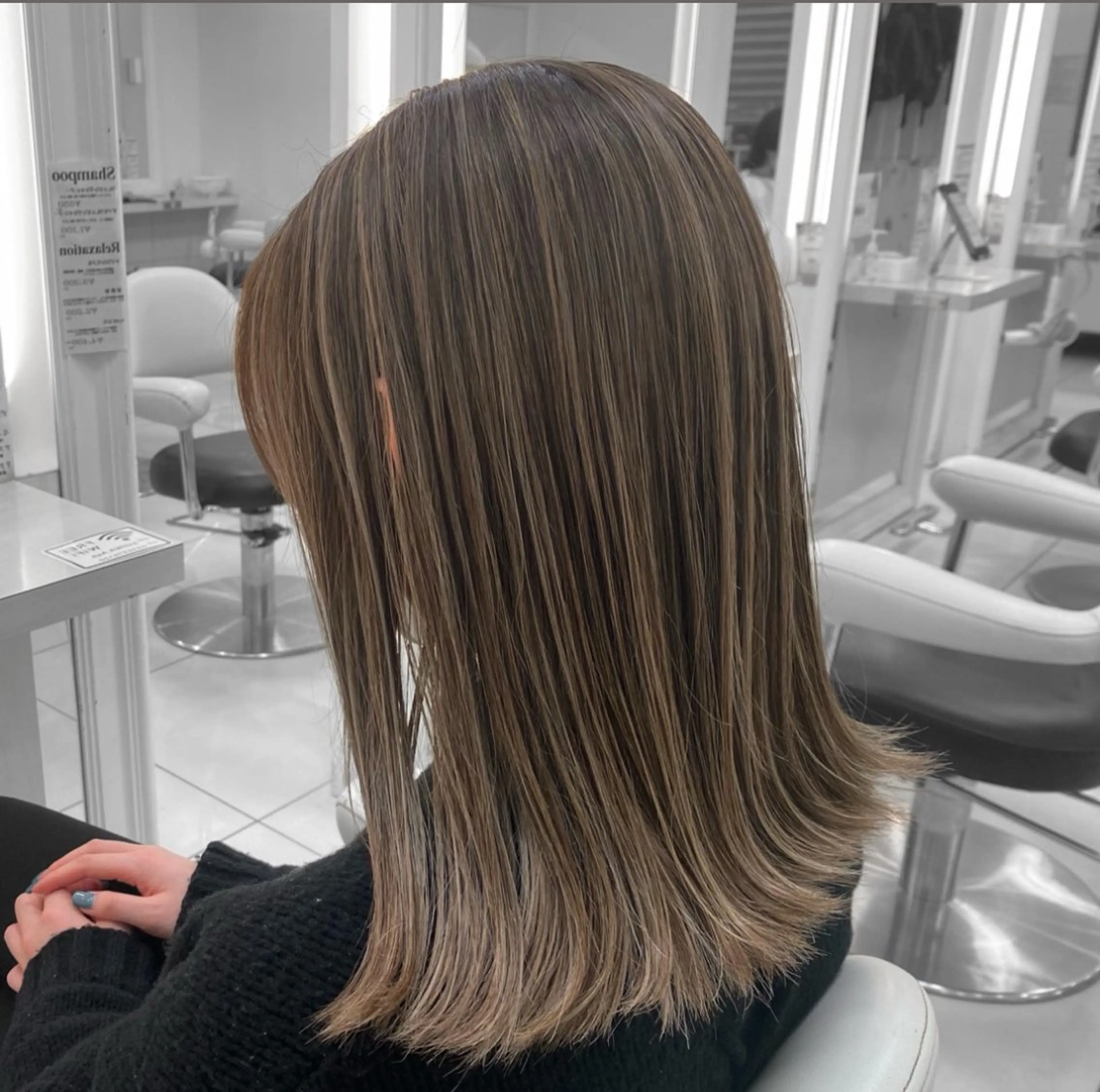 【💠人気No.3💠】ケアブリーチ＋柔らかハイライト＋トリートメント✨赤みを抑えてやわらか色味の写真