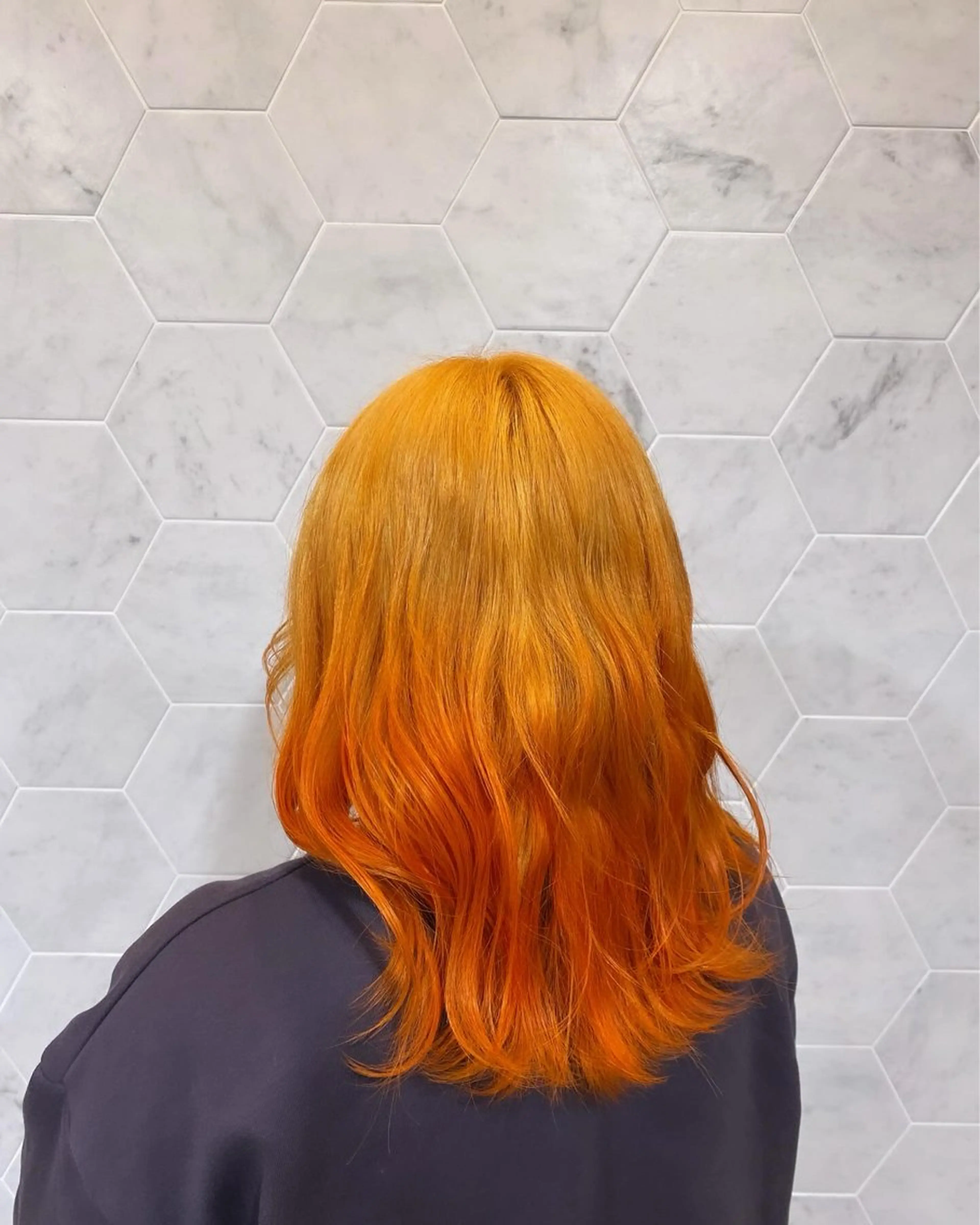 ミディアム カラー グラデーションカラー オレンジ そうや🐺ブリーチ/ デザインカラーのヘアスタイル