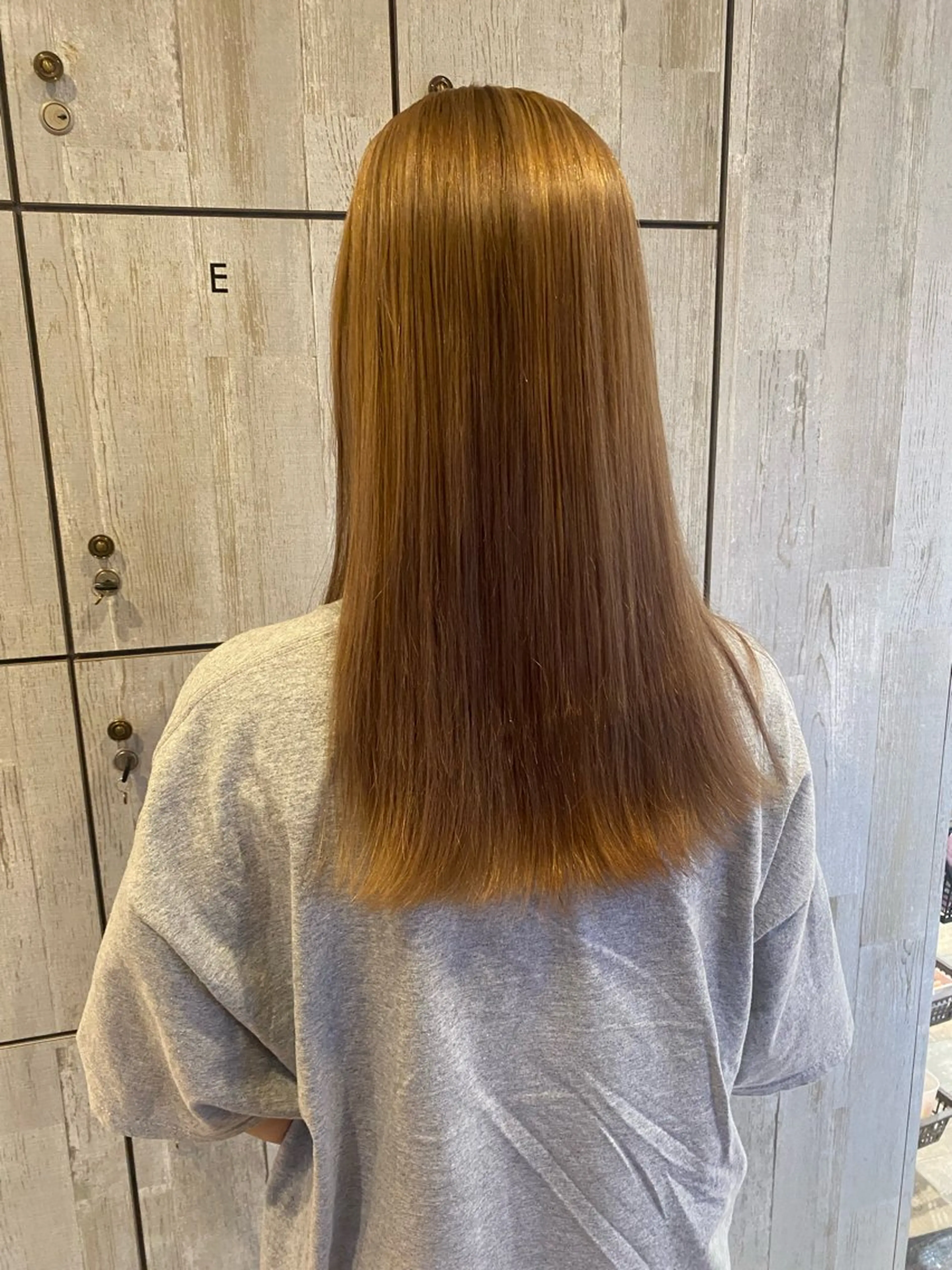 セミロング あいさ🤍ムラ無しカ ラー🤍のヘアスタイル