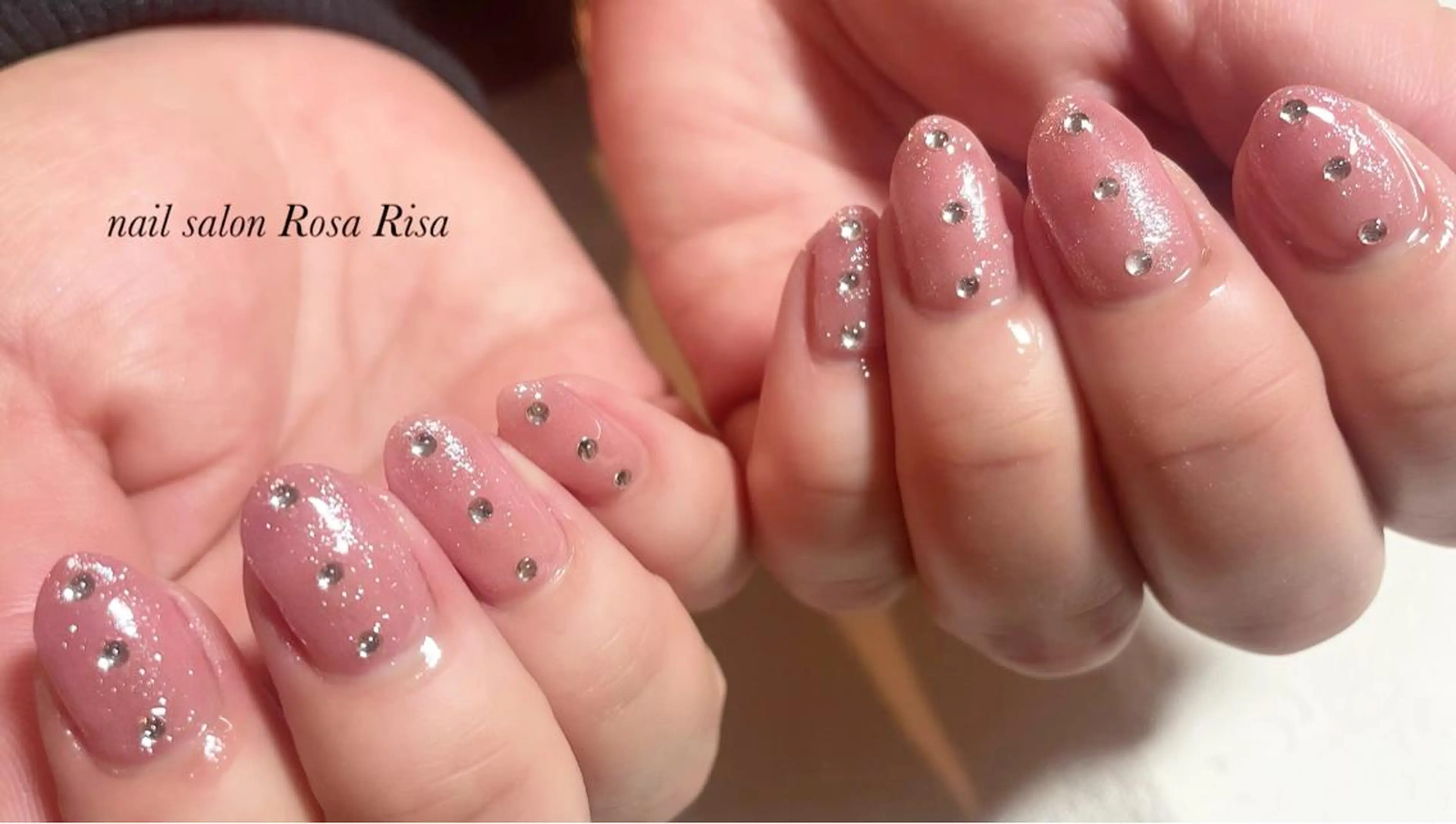 ミディアム ネイル キラキラネイル ハンドネイル ネイルスタジオ シェイクユアハンズのネイルデザイン